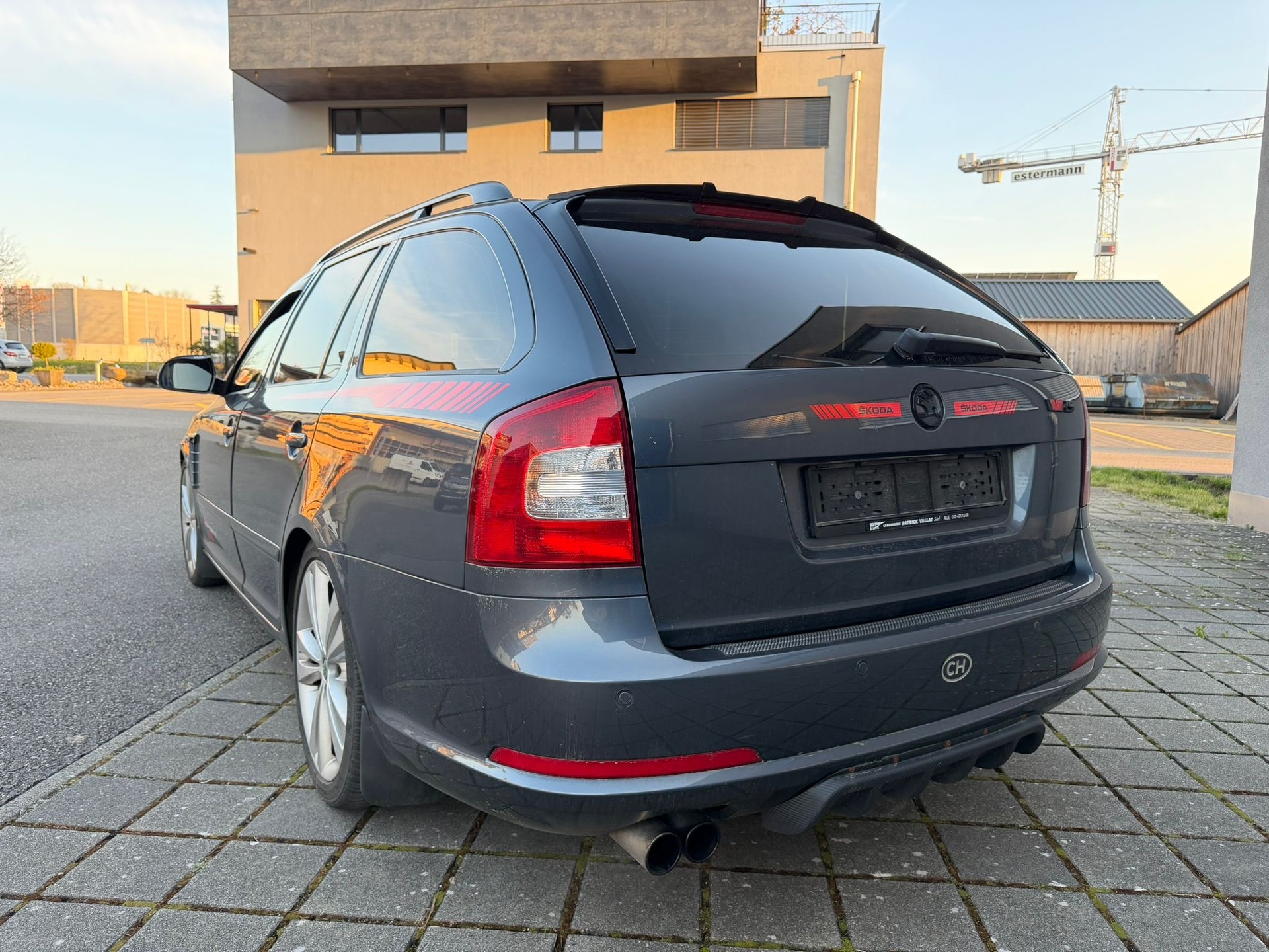 SKODA Octavia Combi 2.0 TSI RS DSG-image-8