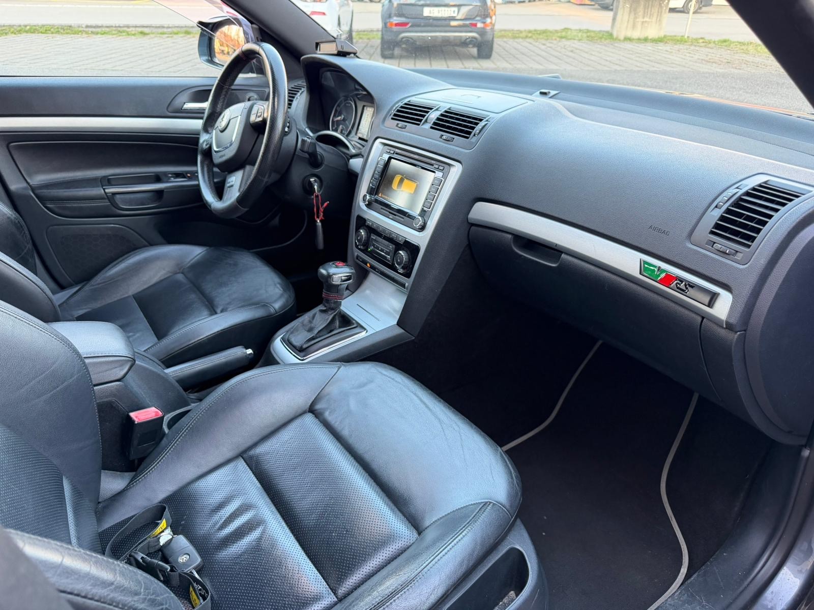 SKODA Octavia Combi 2.0 TSI RS DSG-image-10