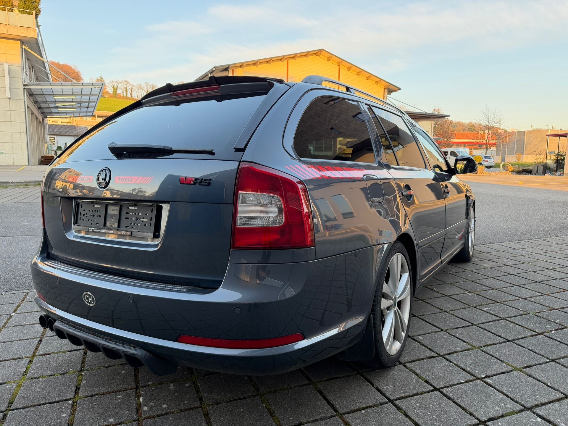 SKODA Octavia Combi 2.0 TSI RS DSG-image-1