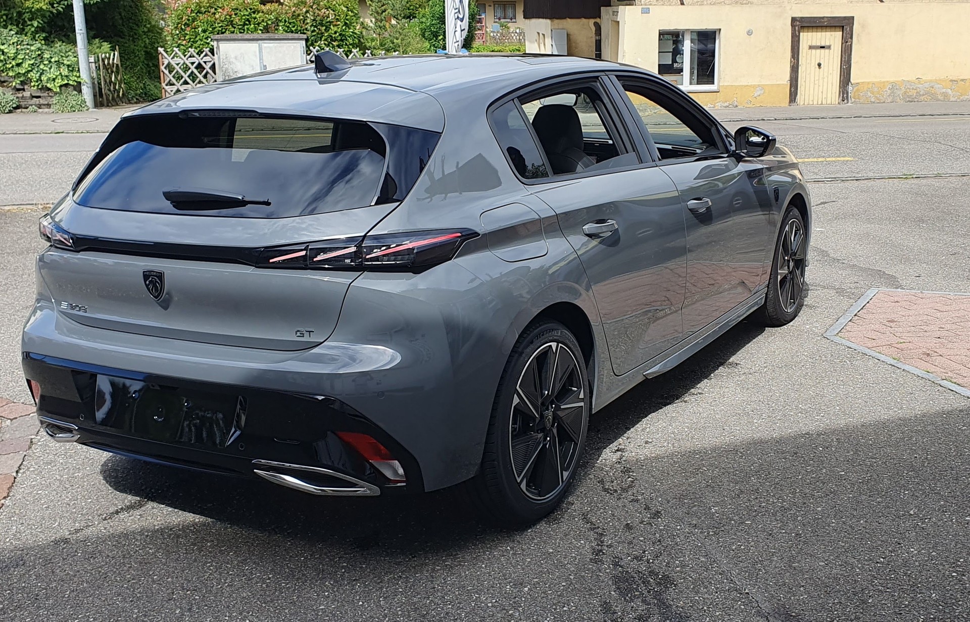 PEUGEOT E-308 GT-image-13