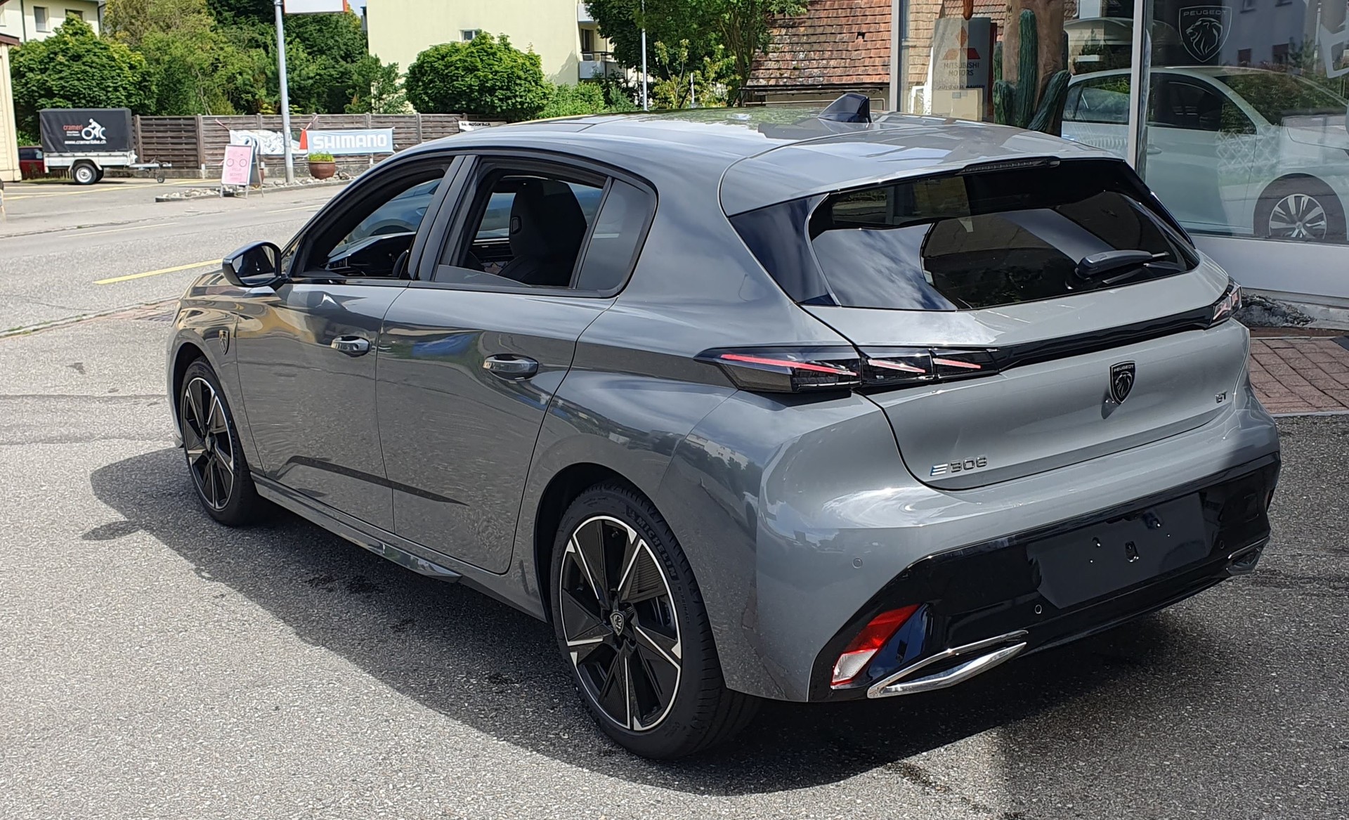 PEUGEOT E-308 GT-image-12