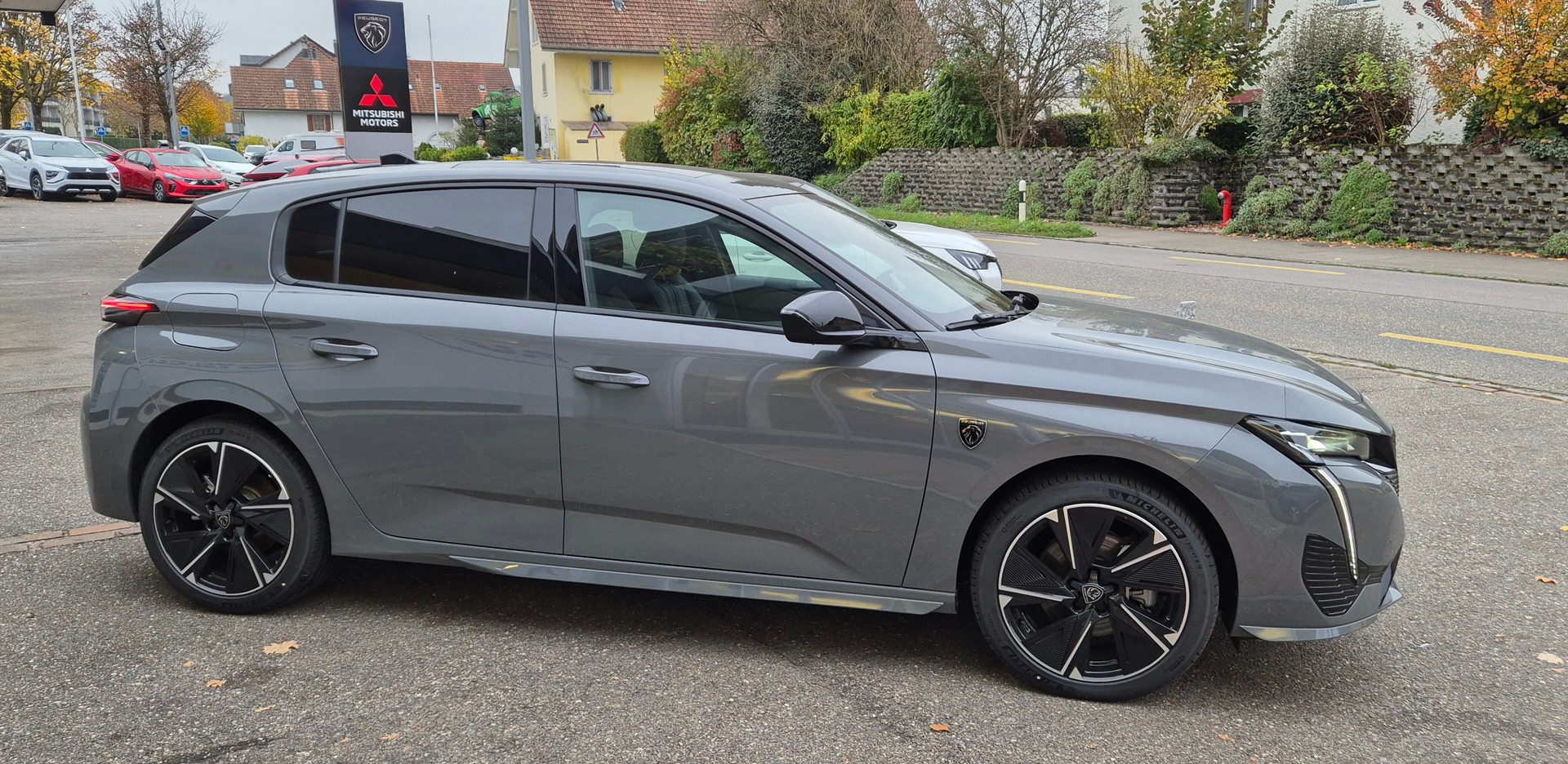 PEUGEOT E-308 GT-image-3
