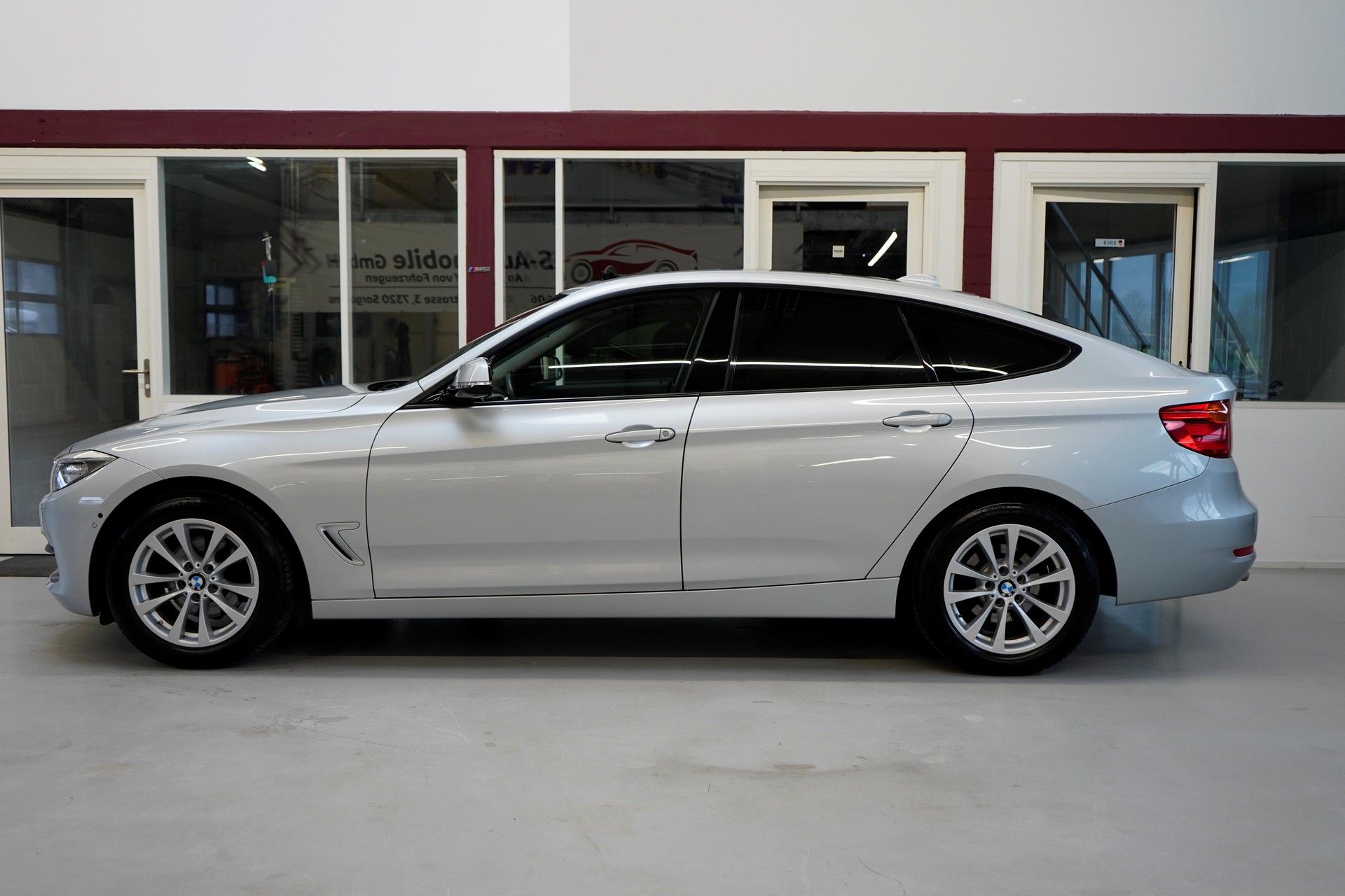 BMW 320d GT xDrive Luxury Line Steptronic-image-3