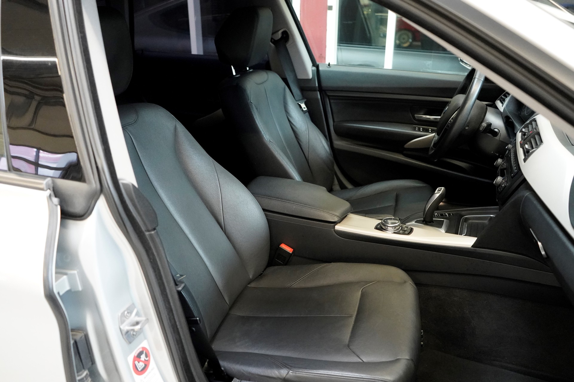 BMW 320d GT xDrive Luxury Line Steptronic-image-14