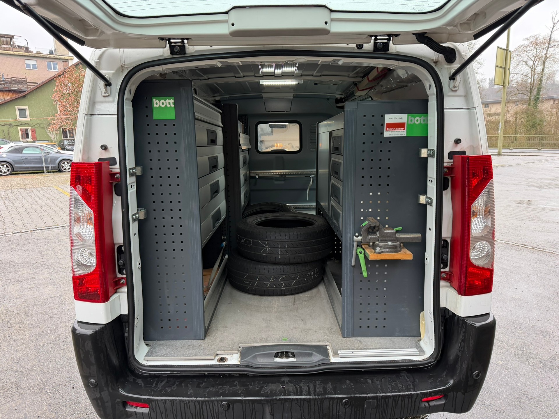 PEUGEOT Expert 2.0 HDi 229 L1H1-image-9
