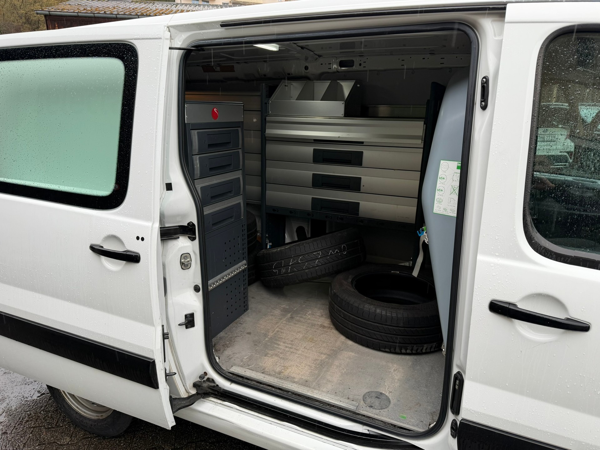 PEUGEOT Expert 2.0 HDi 229 L1H1-image-8