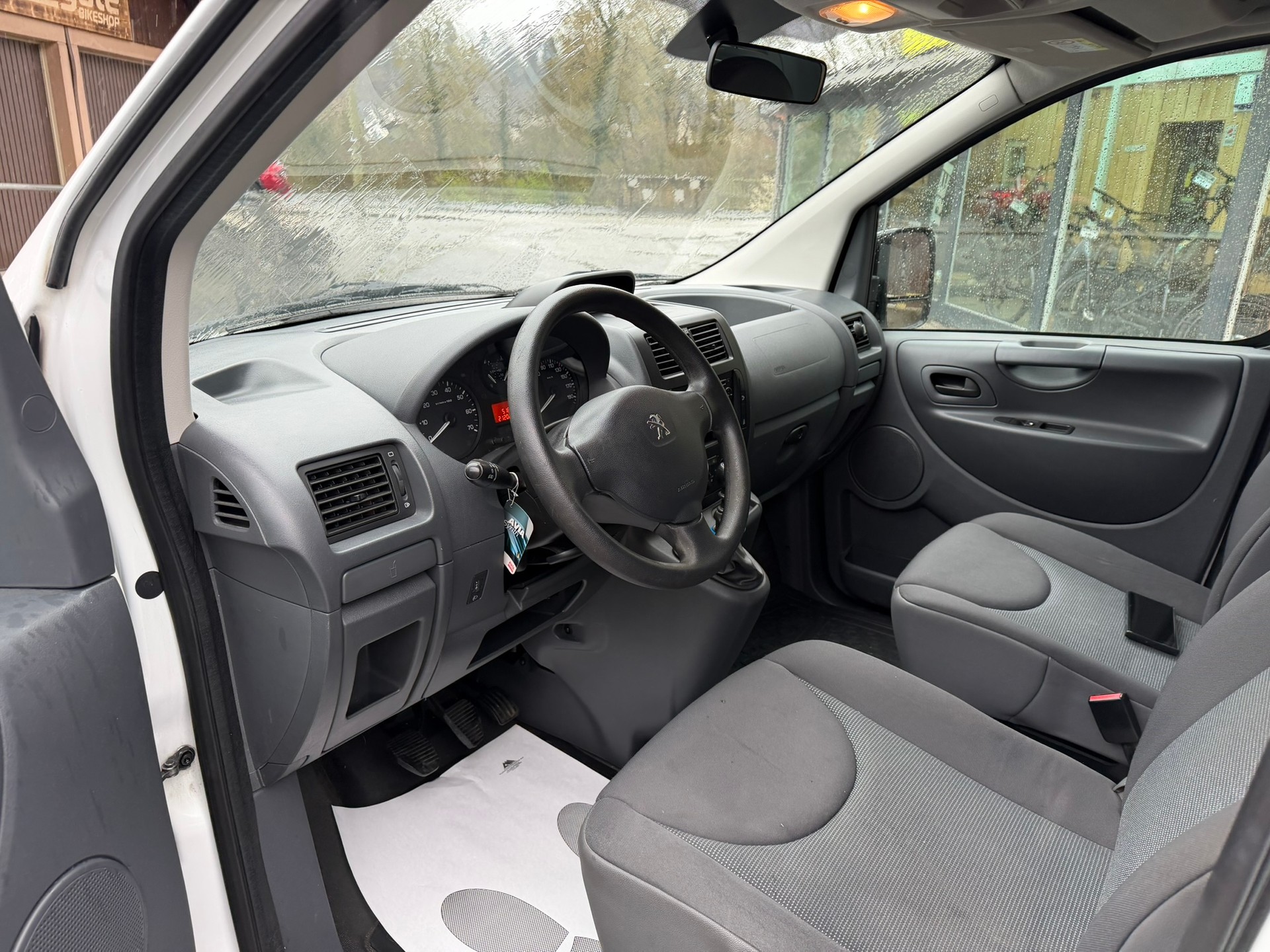 PEUGEOT Expert 2.0 HDi 229 L1H1-image-6