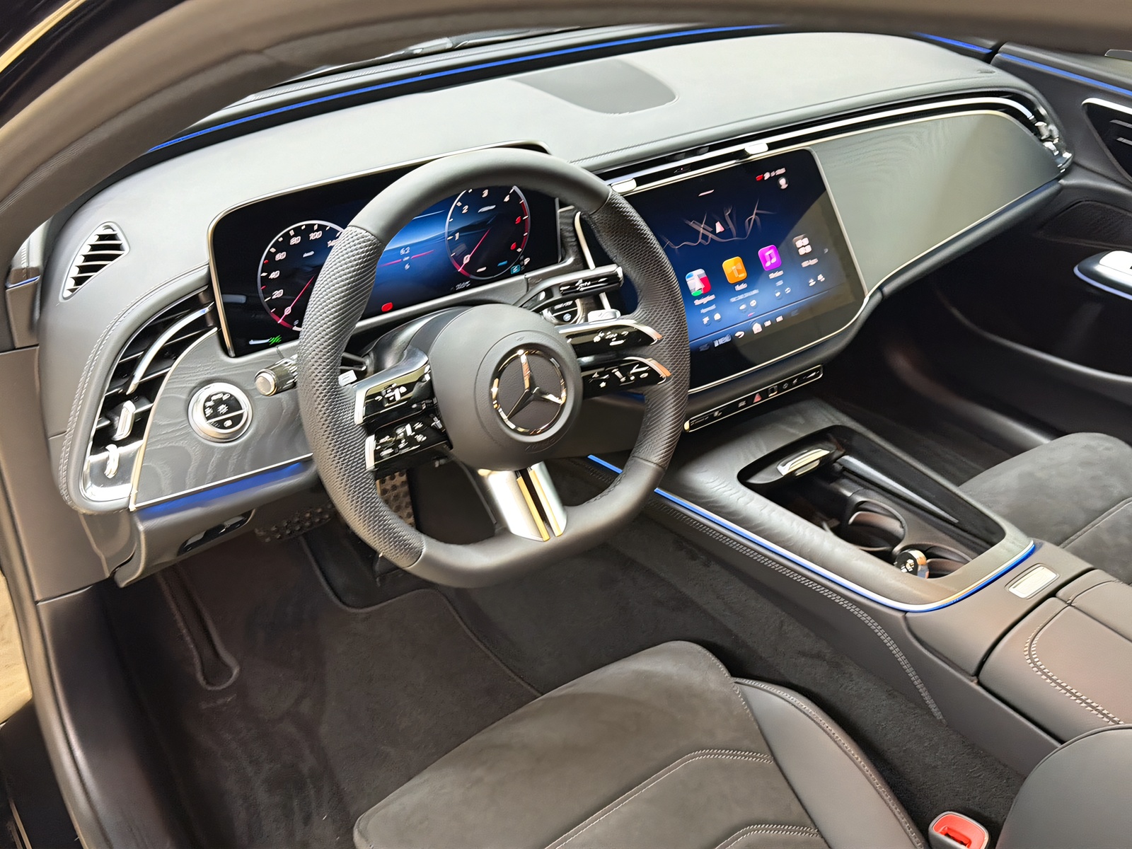 MERCEDES-BENZ E 220 d 4Matic T-Modell-image-9