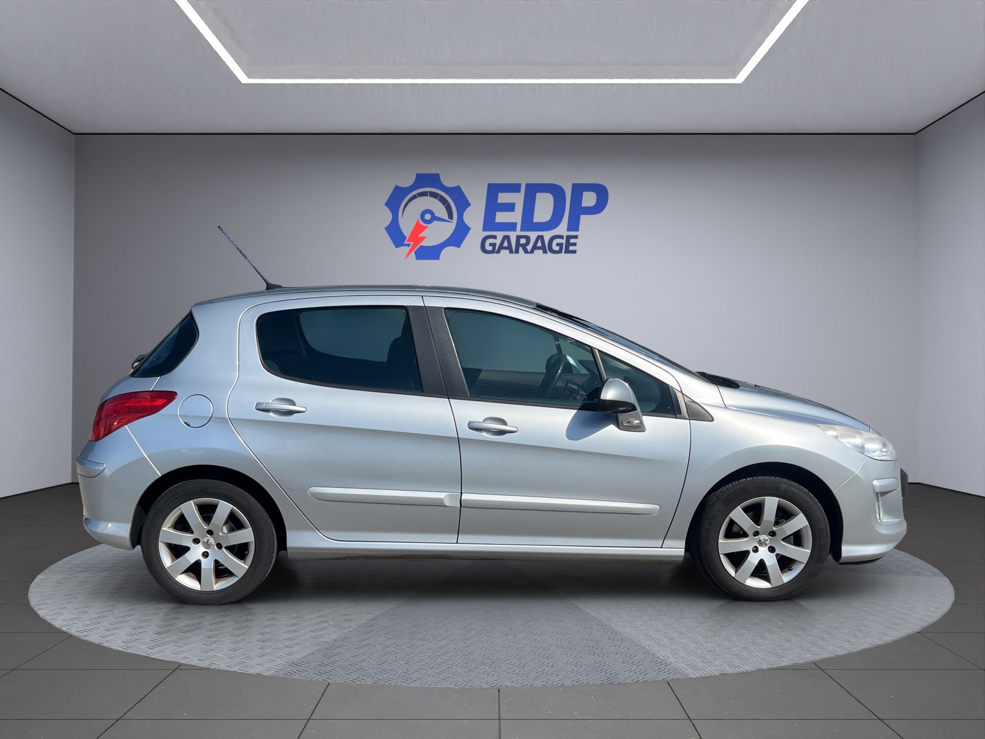 PEUGEOT 308 1.6 16V VTI Sport Automatic-image-4