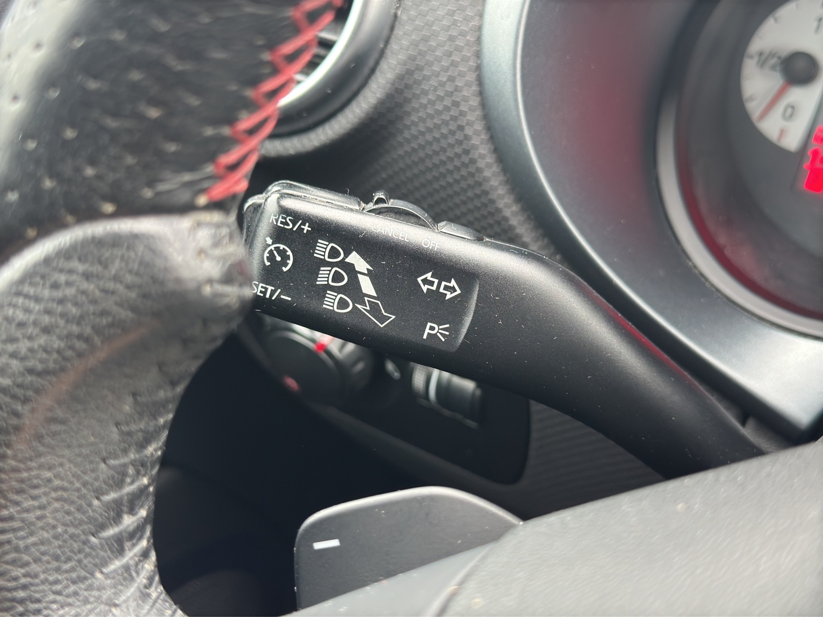 SEAT Leon 2.0 TSI FR-image-12
