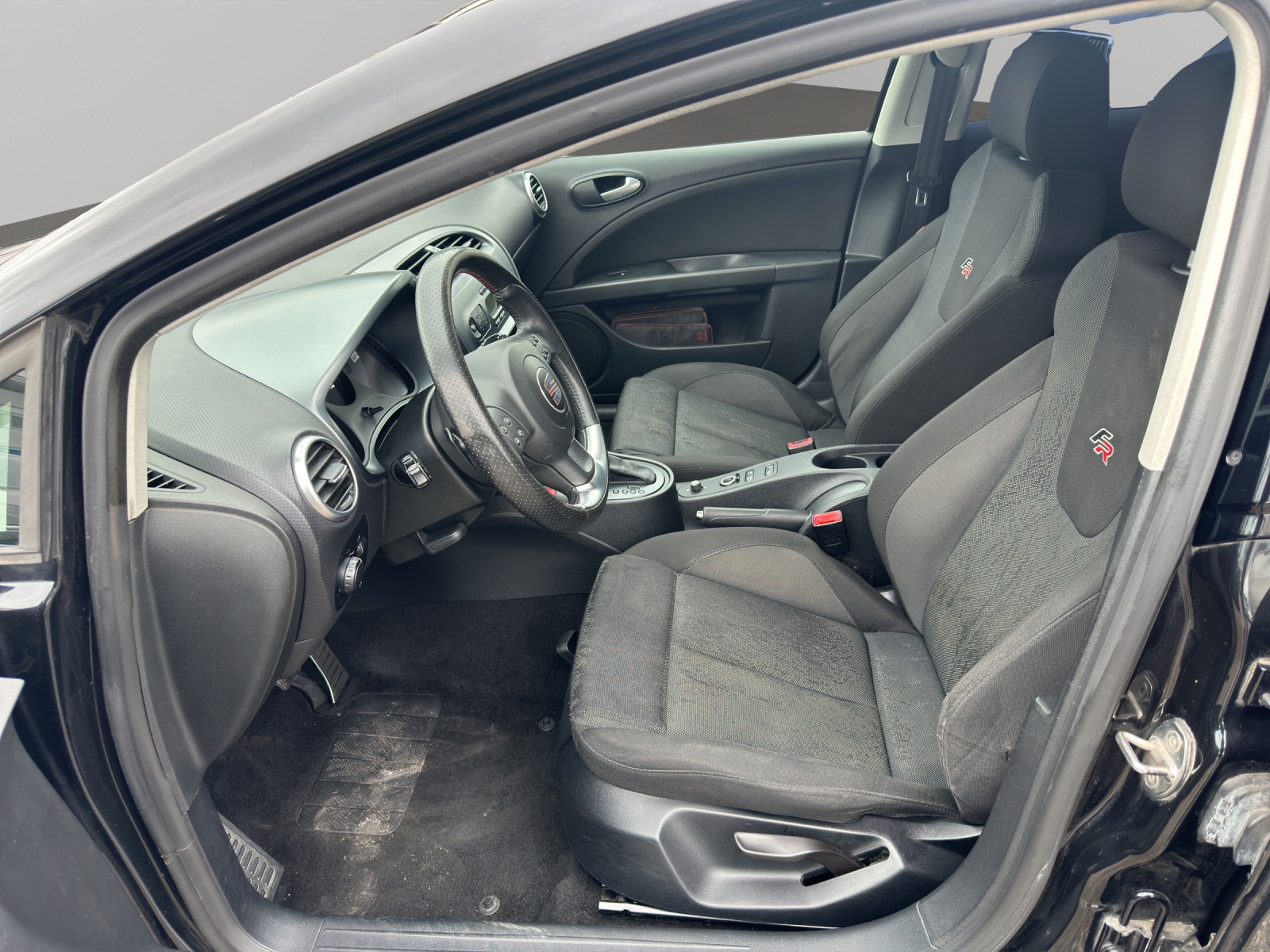 SEAT Leon 2.0 TSI FR-image-8