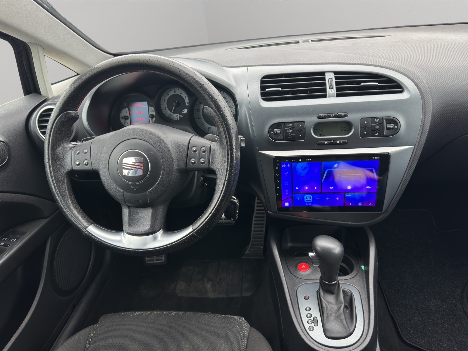 SEAT Leon 2.0 TSI FR-image-9
