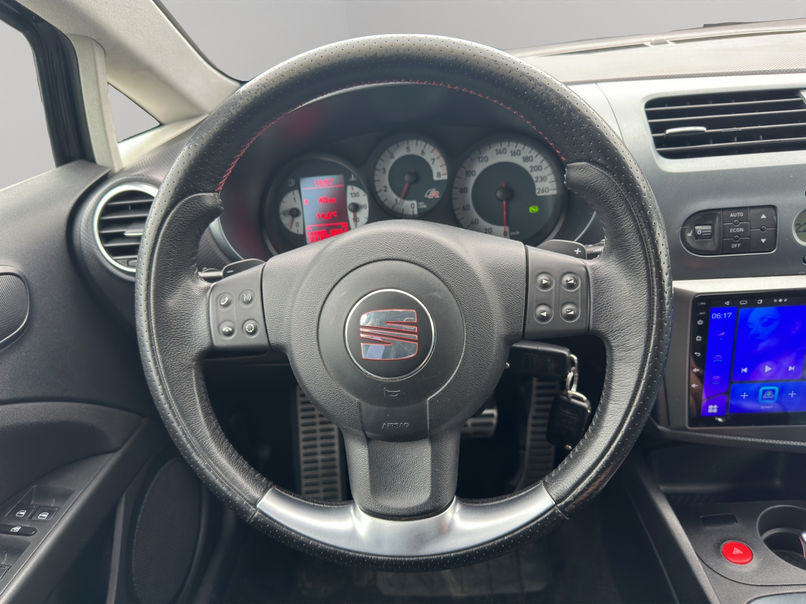 SEAT Leon 2.0 TSI FR-image-16