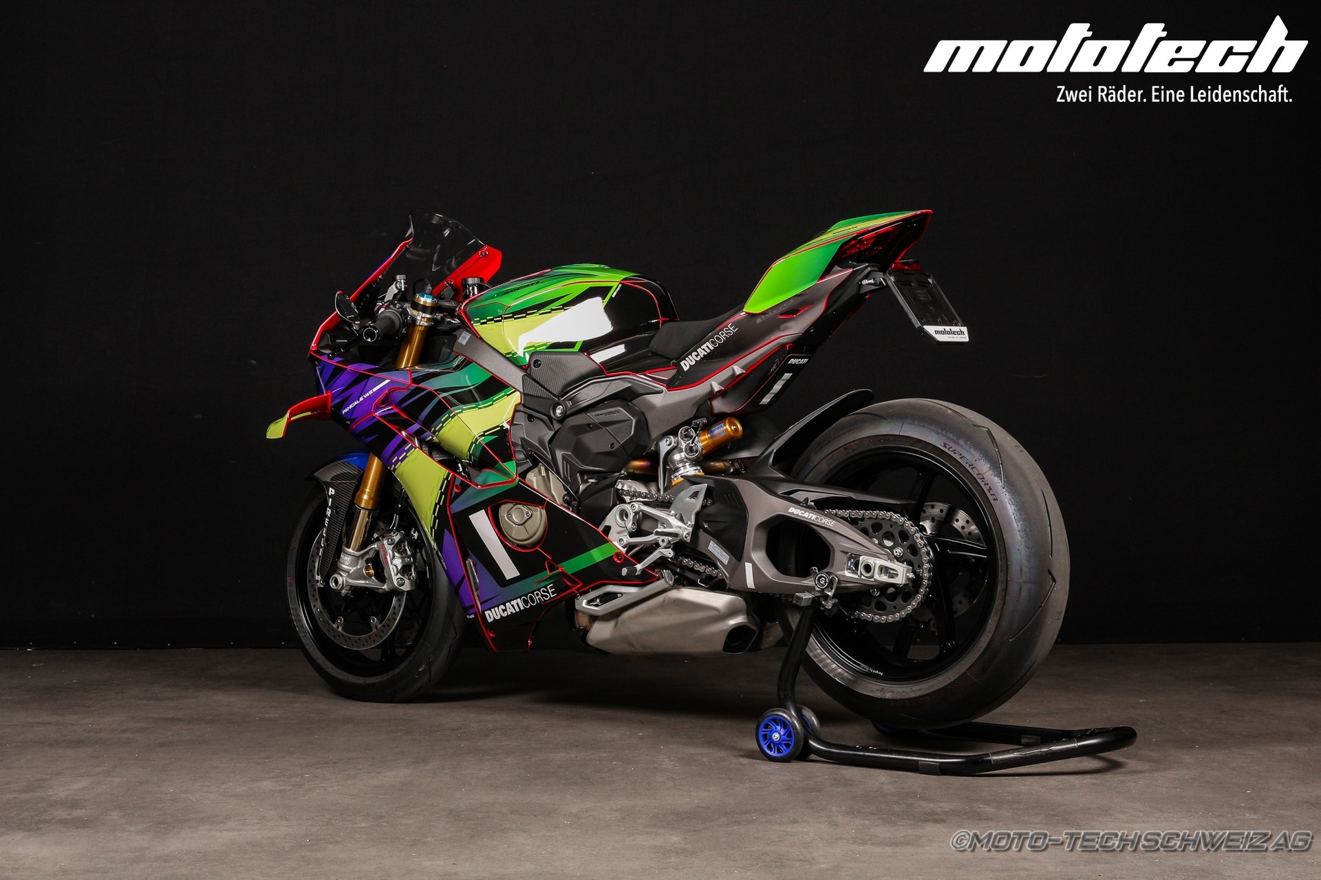 DUCATI Panigale V4 S-showroom-element-2