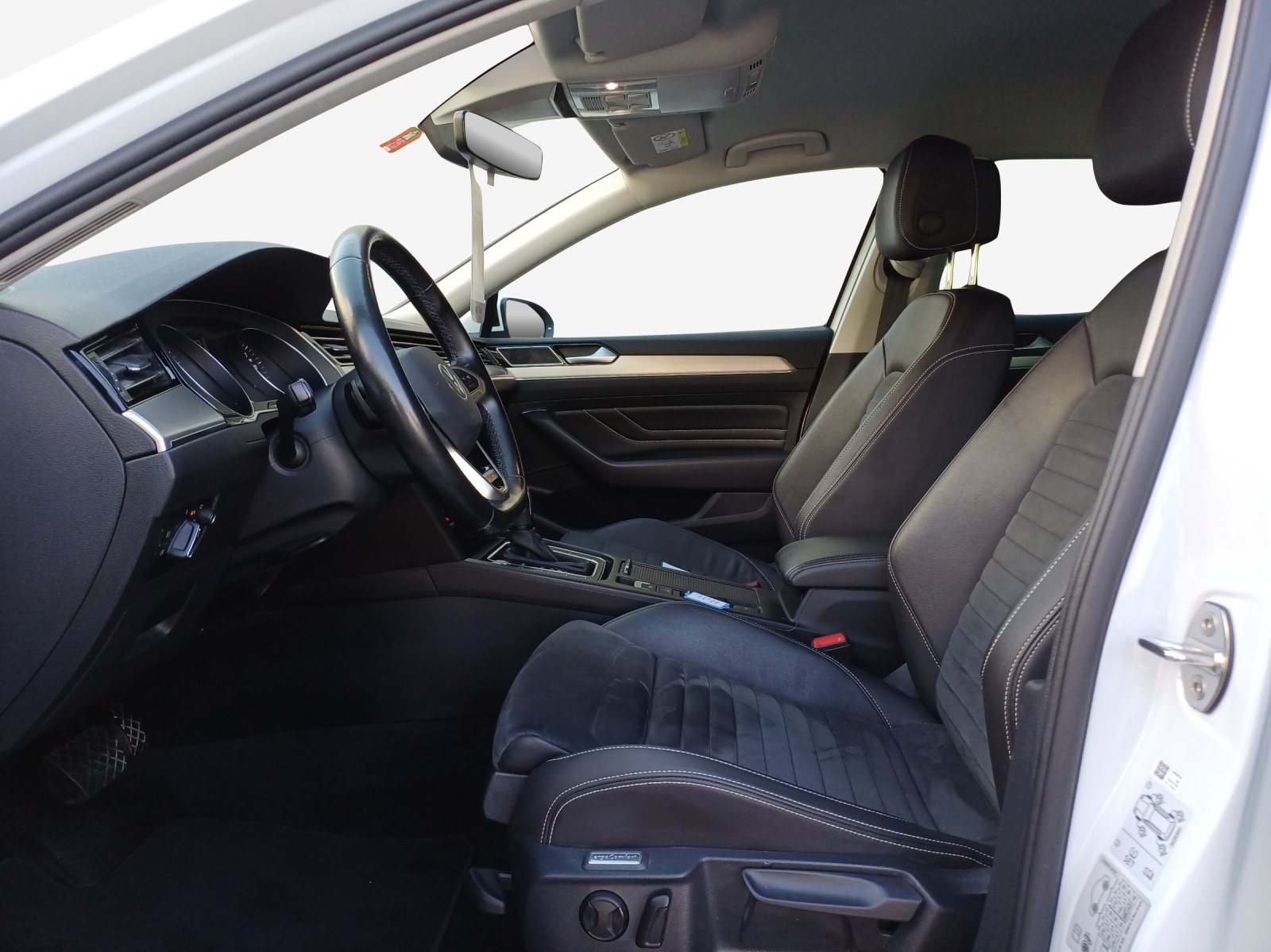 VW Passat 2.0 TDI BMT Elegance 4Motion DSG-image-7