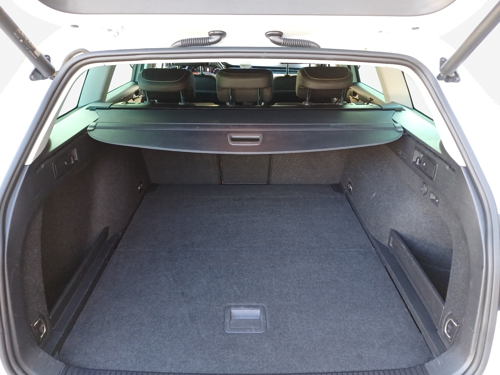VW Passat 2.0 TDI BMT Elegance 4Motion DSG-image-12