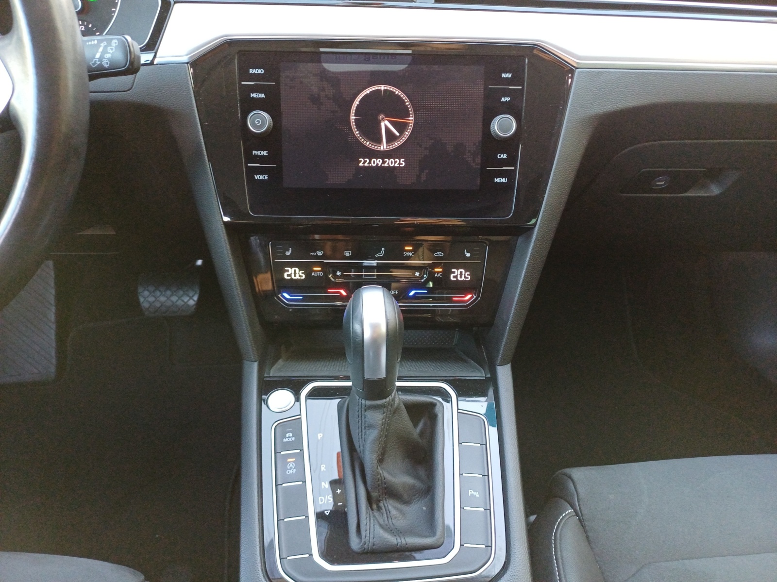 VW Passat 2.0 TDI BMT Elegance 4Motion DSG-image-10