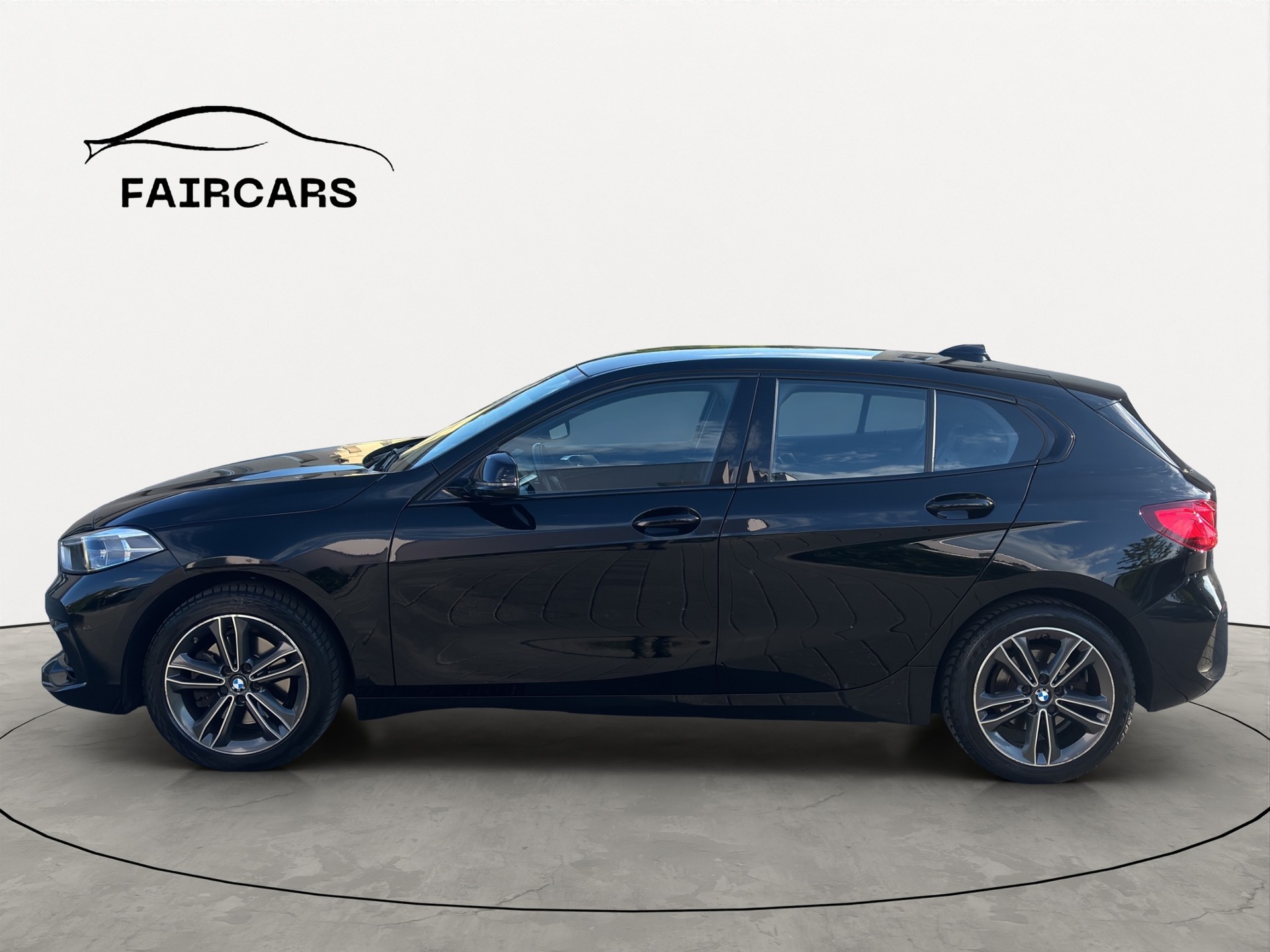 BMW 118i Sport Line Steptronic-showroom-element-2
