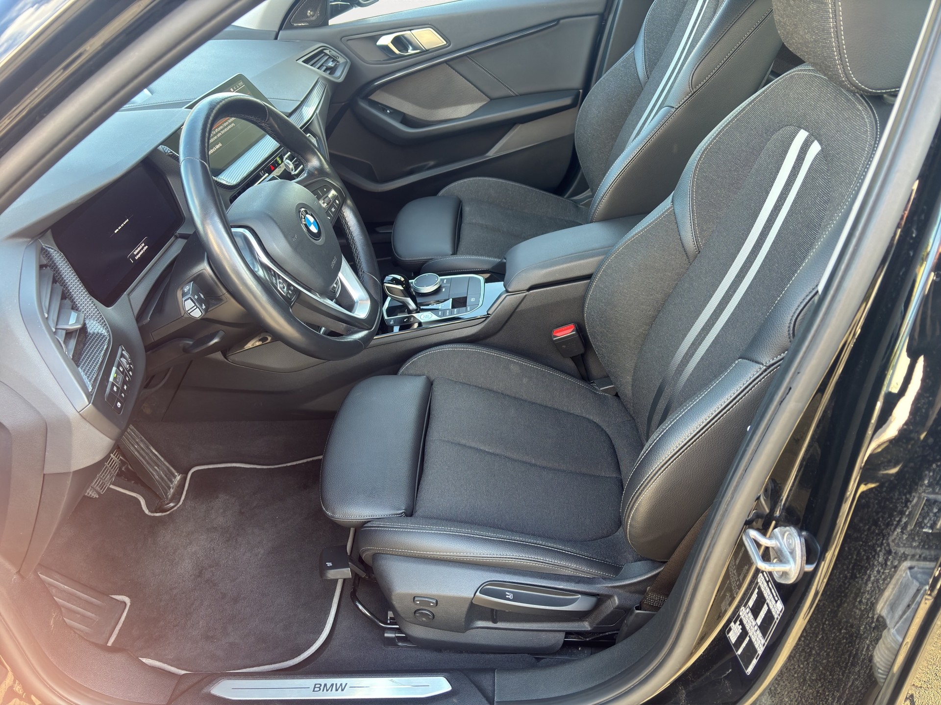 BMW 118i Sport Line Steptronic-image-8