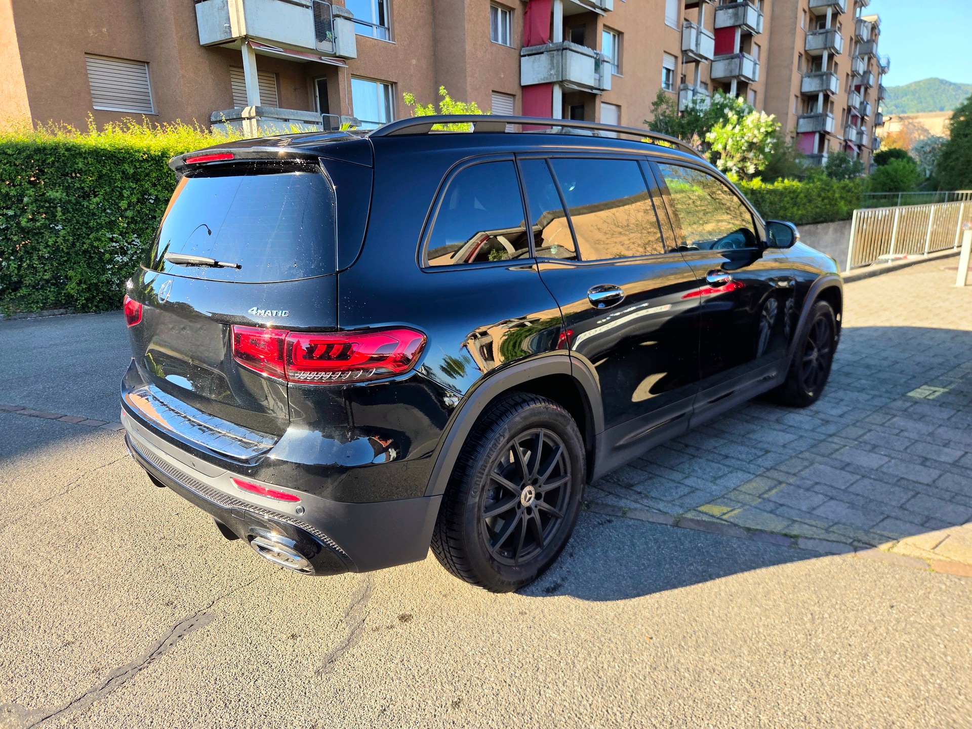 MERCEDES-BENZ GLB 250 AMG Line 4matic-image-2