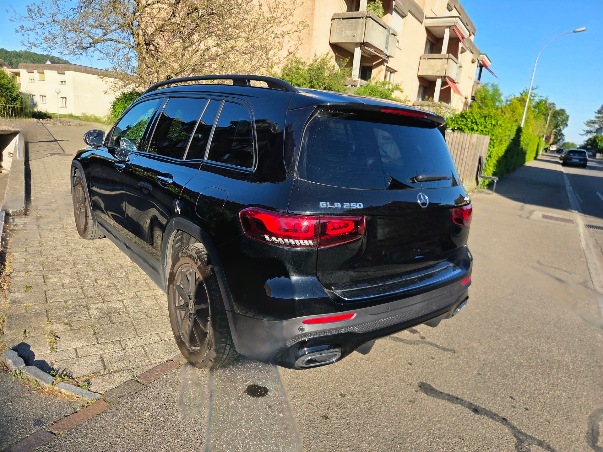 MERCEDES-BENZ GLB 250 AMG Line 4matic-image-3