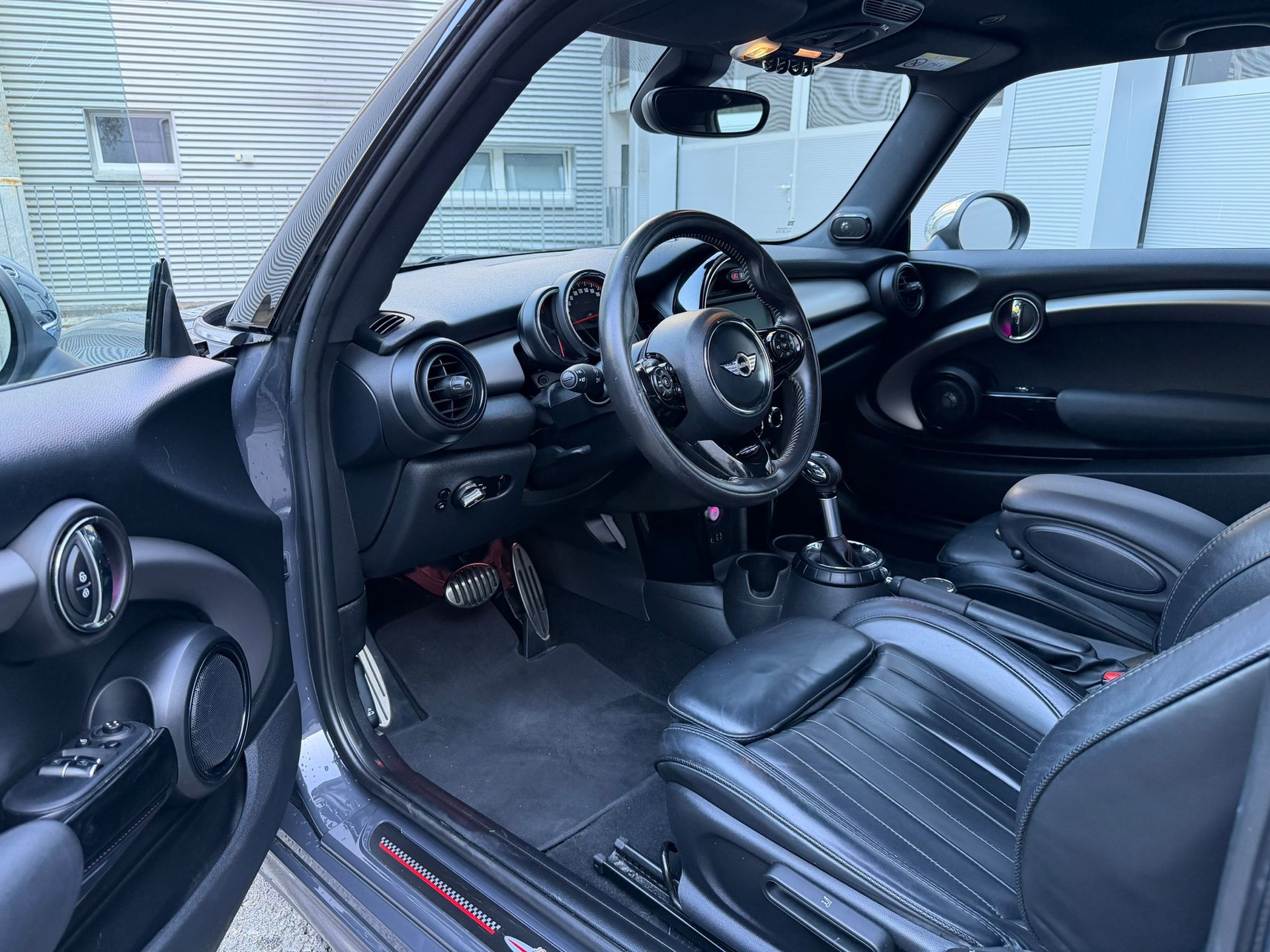 MINI Cooper John Cooper Works Steptronic-image-6