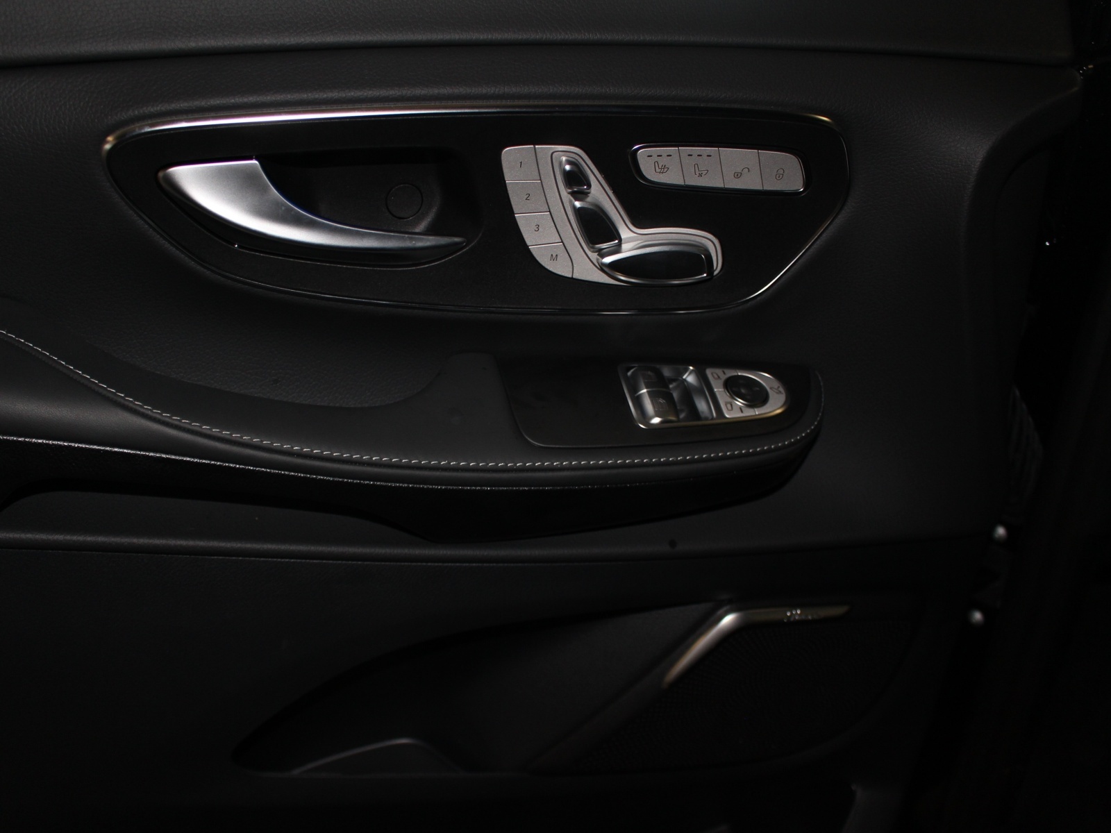 MERCEDES-BENZ V 300 d Swiss Edition 4MATIC-image-11