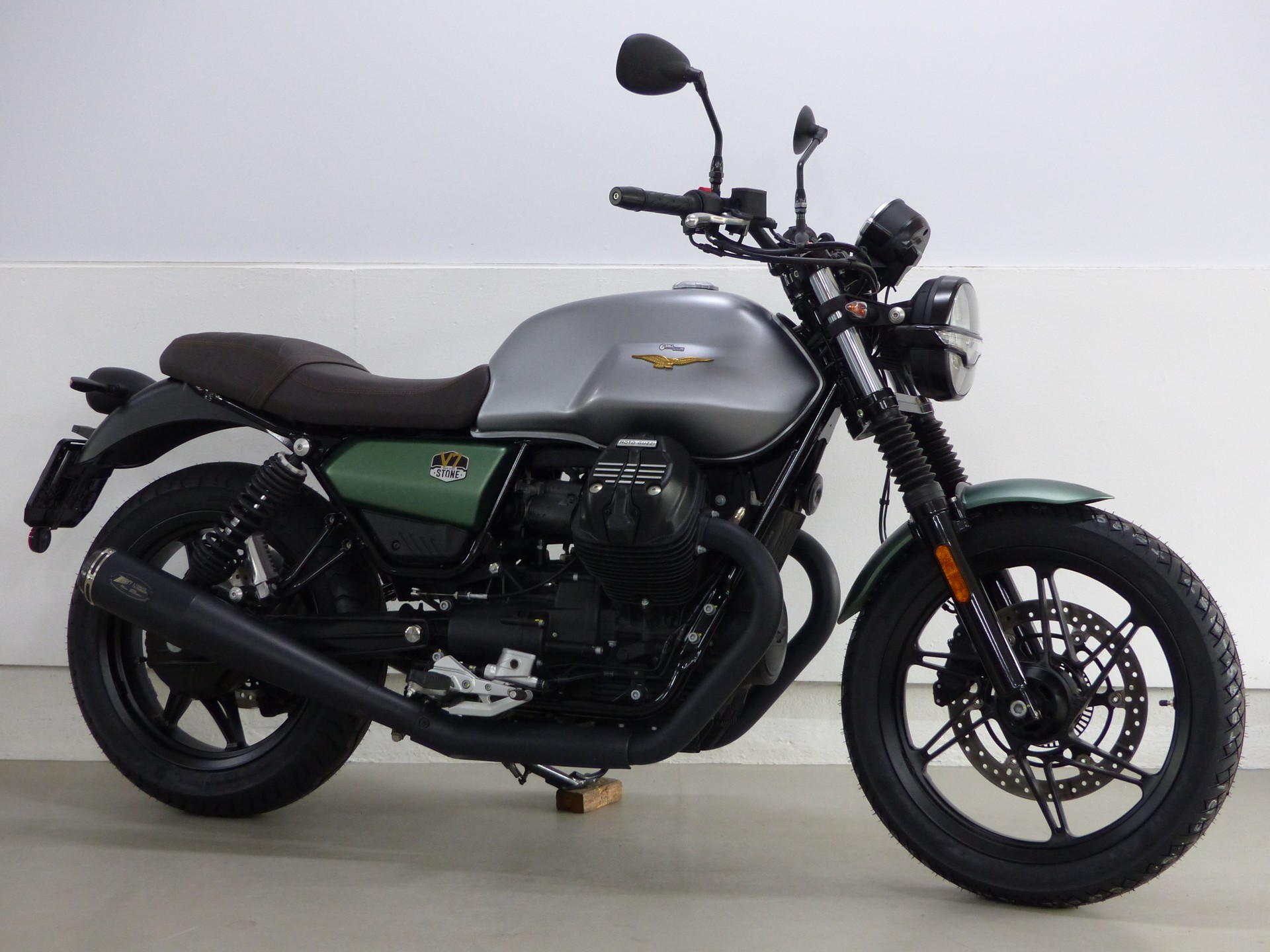 MOTO GUZZI V7 IV 850 Stone 100TH Centenario mit Zubehör-image-10