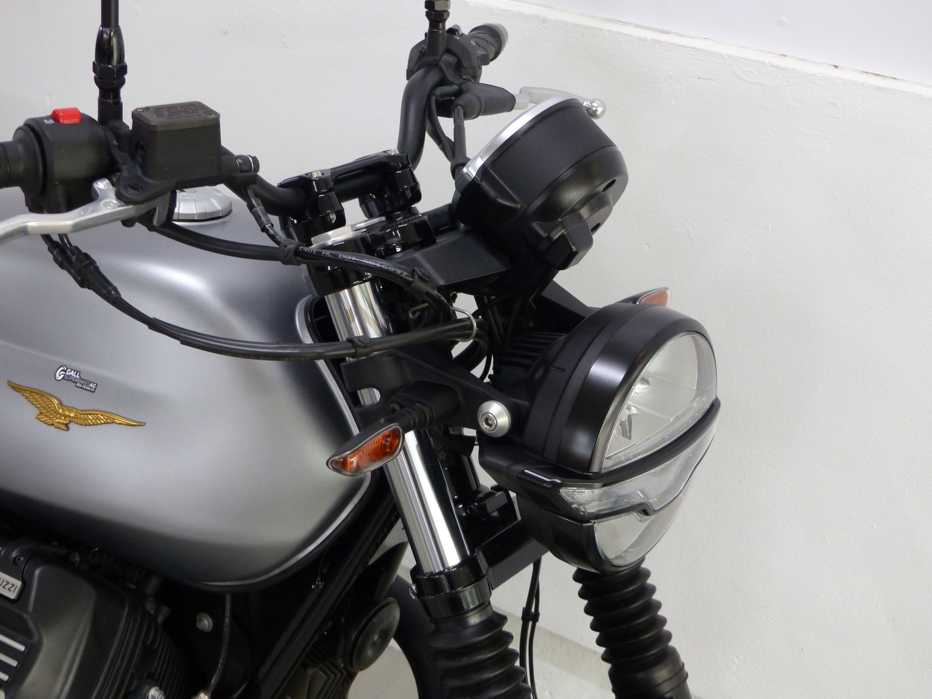 MOTO GUZZI V7 IV 850 Stone 100TH Centenario mit Zubehör-image-14