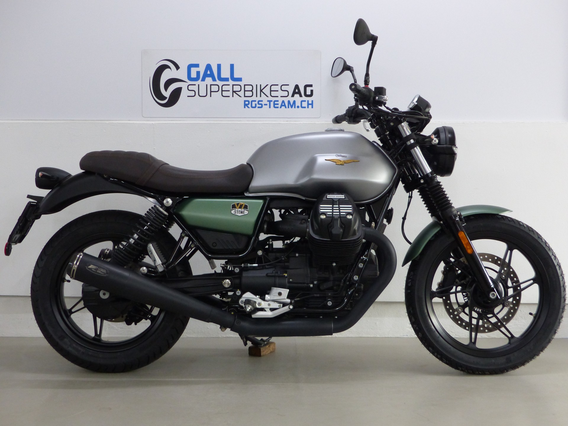 MOTO GUZZI V7 IV 850 Stone 100TH Centenario mit Zubehör