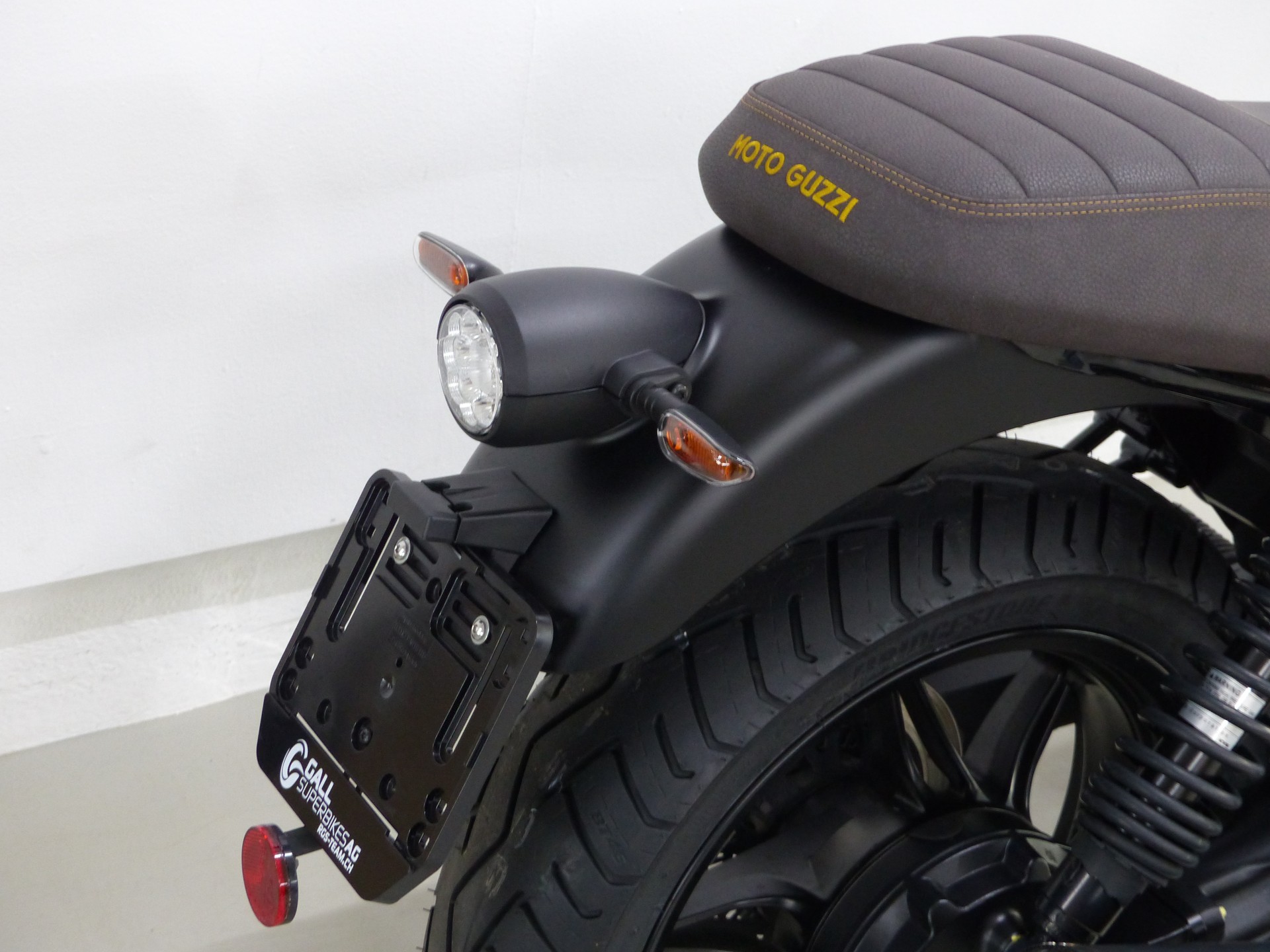 MOTO GUZZI V7 IV 850 Stone 100TH Centenario mit Zubehör-image-13