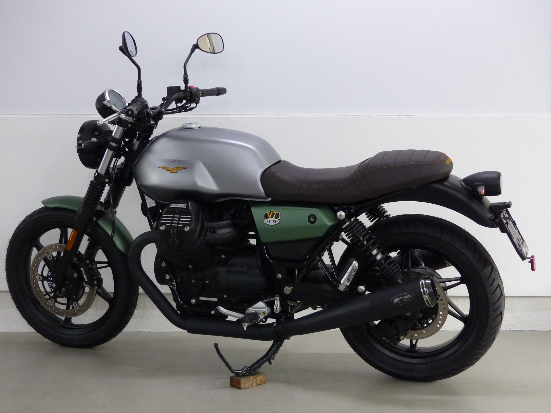 MOTO GUZZI V7 IV 850 Stone 100TH Centenario mit Zubehör-image-12