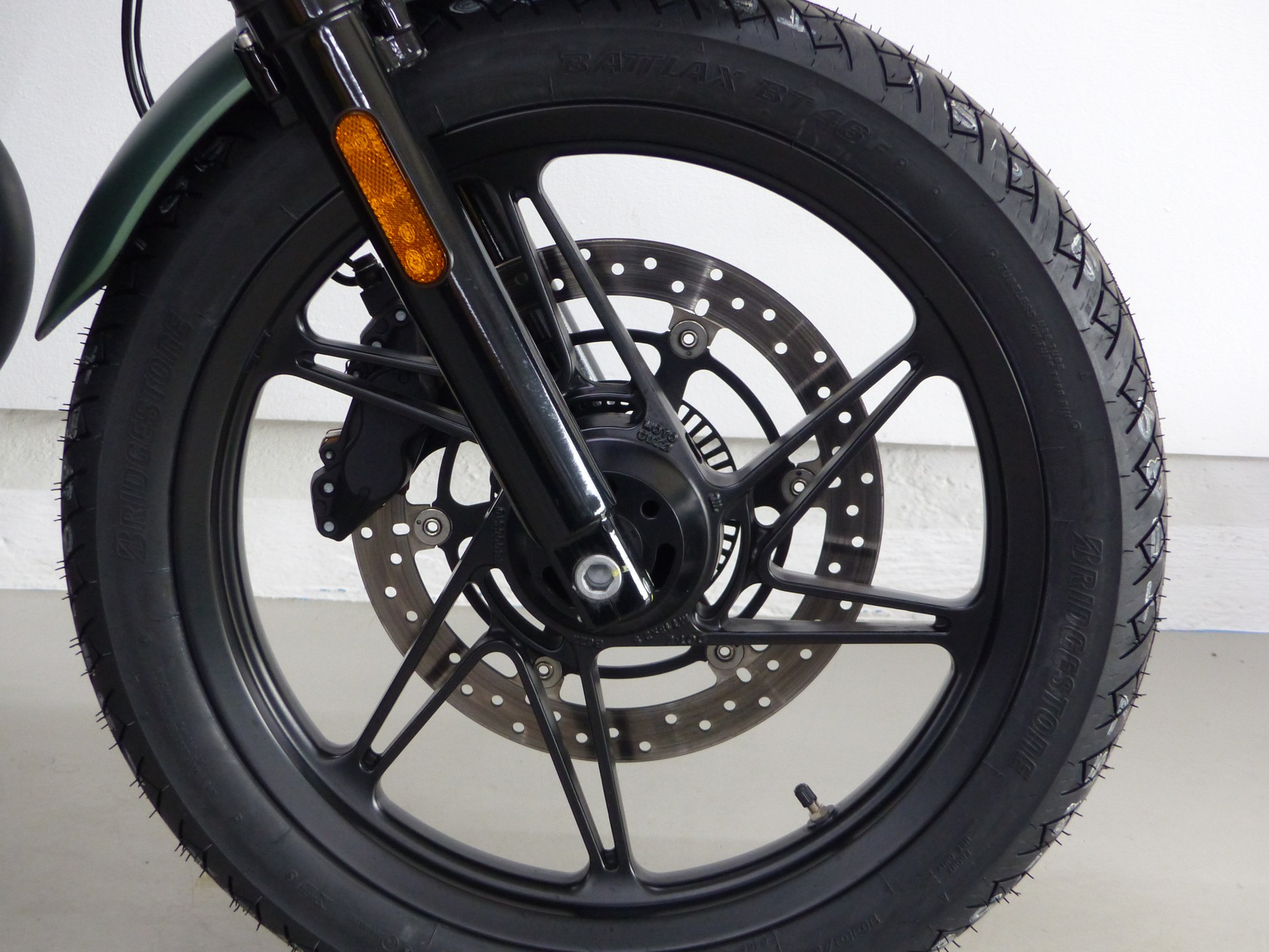 MOTO GUZZI V7 IV 850 Stone 100TH Centenario mit Zubehör-image-6