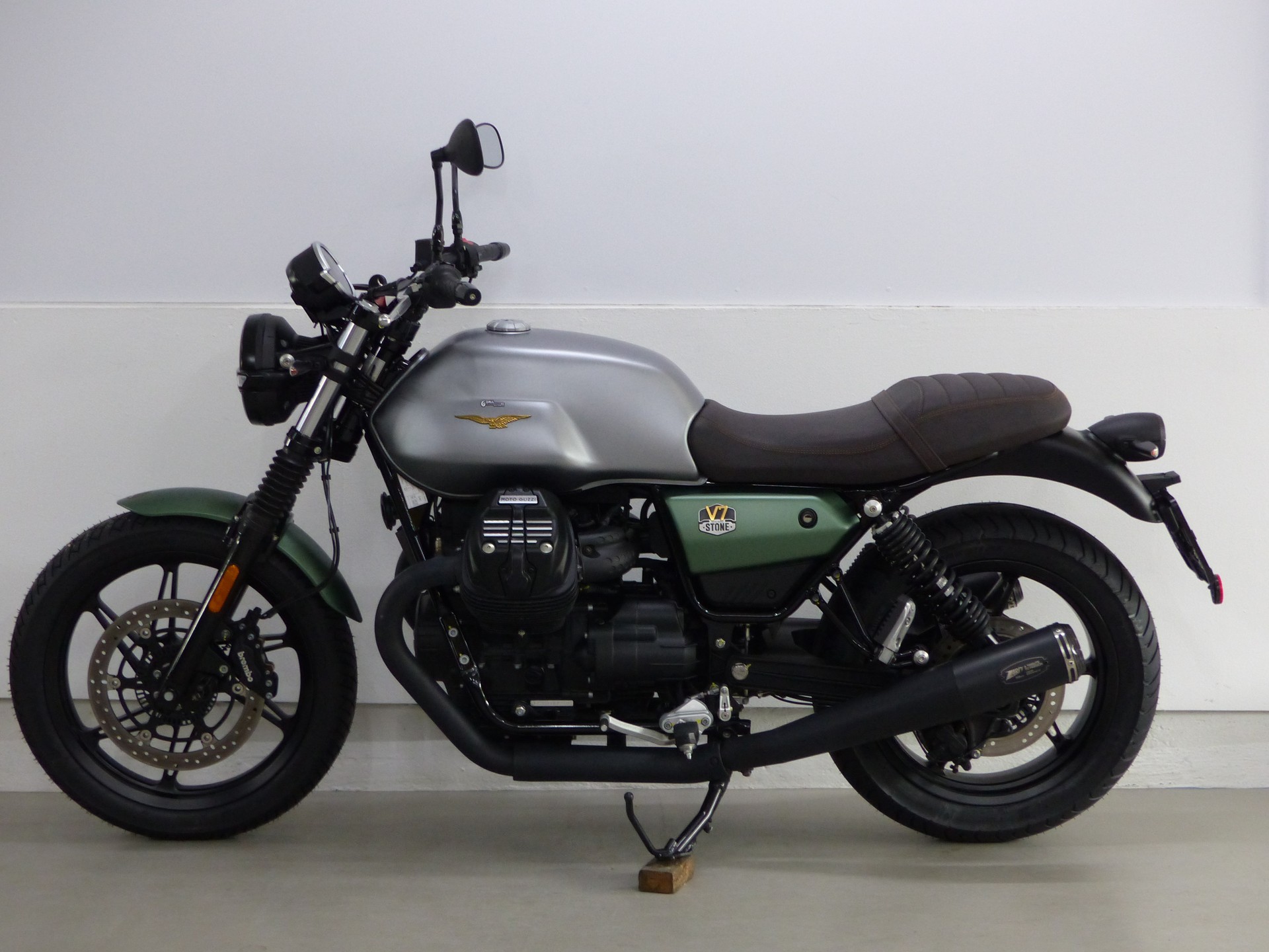 MOTO GUZZI V7 IV 850 Stone 100TH Centenario mit Zubehör-showroom-element-2