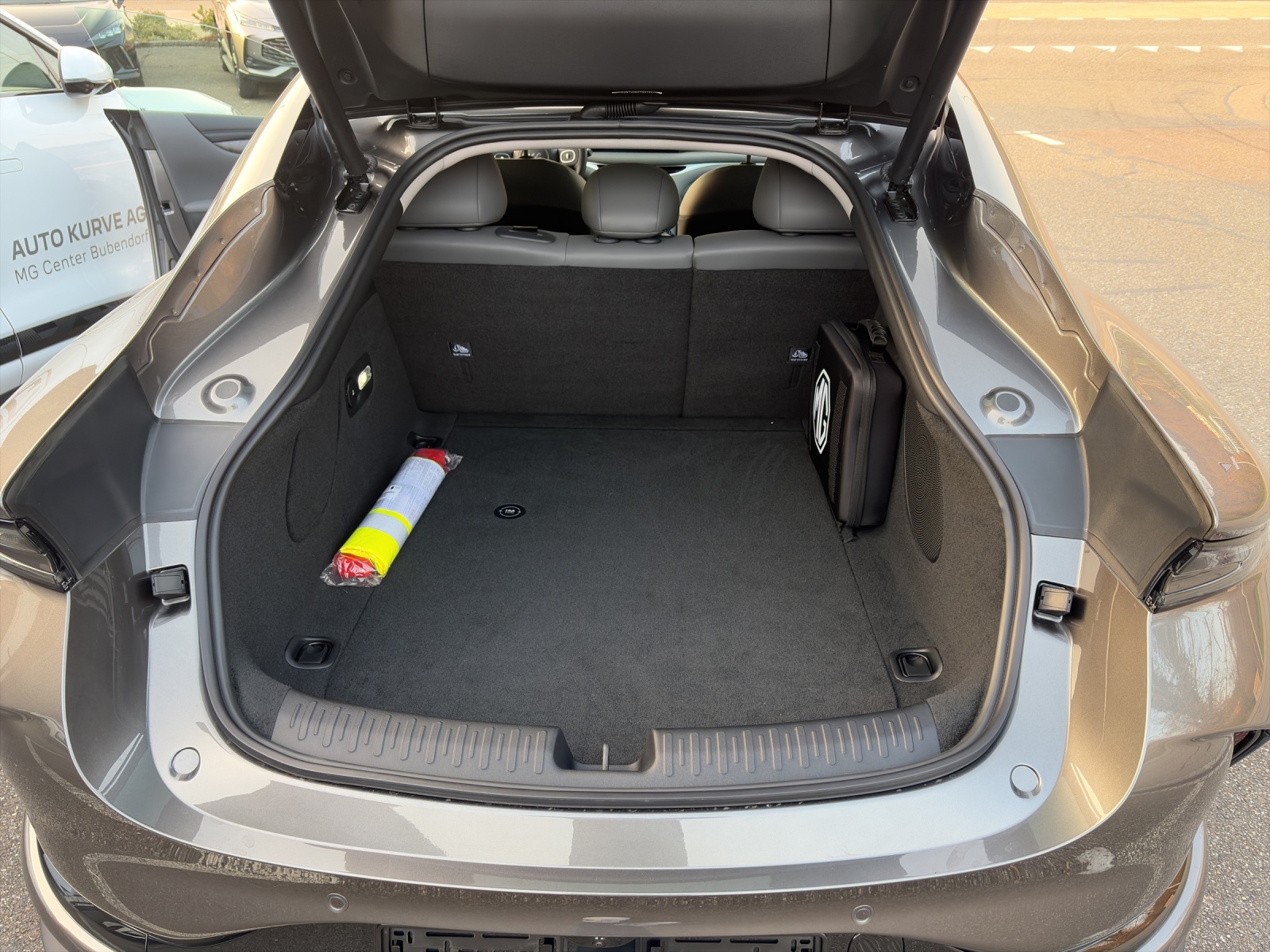 MG IM5 100 kWh Performance 4WD-image-6