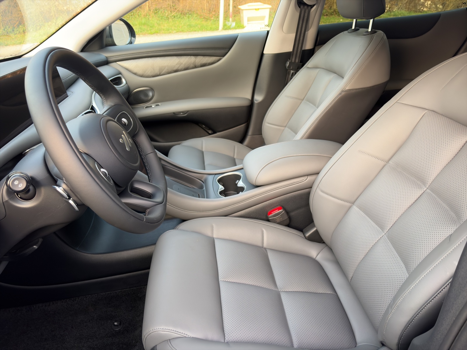 MG IM5 100 kWh Performance 4WD-showroom-element-3