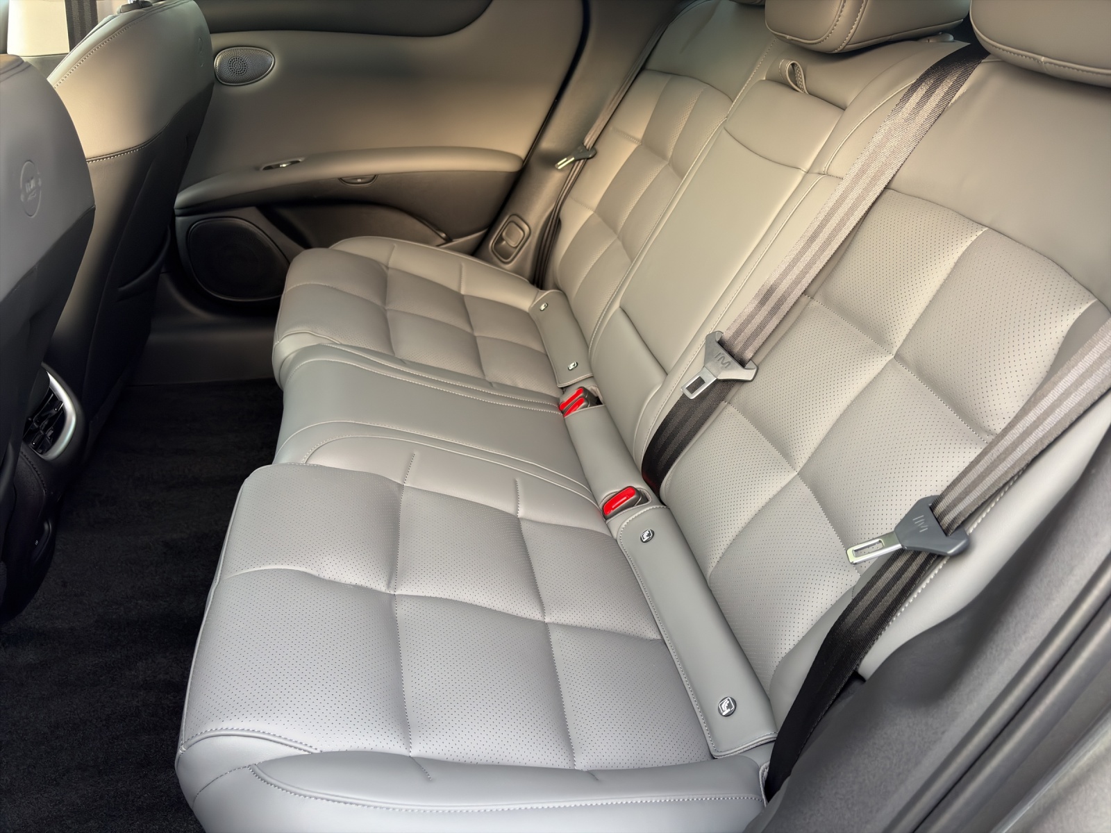 MG IM5 100 kWh Performance 4WD-image-4