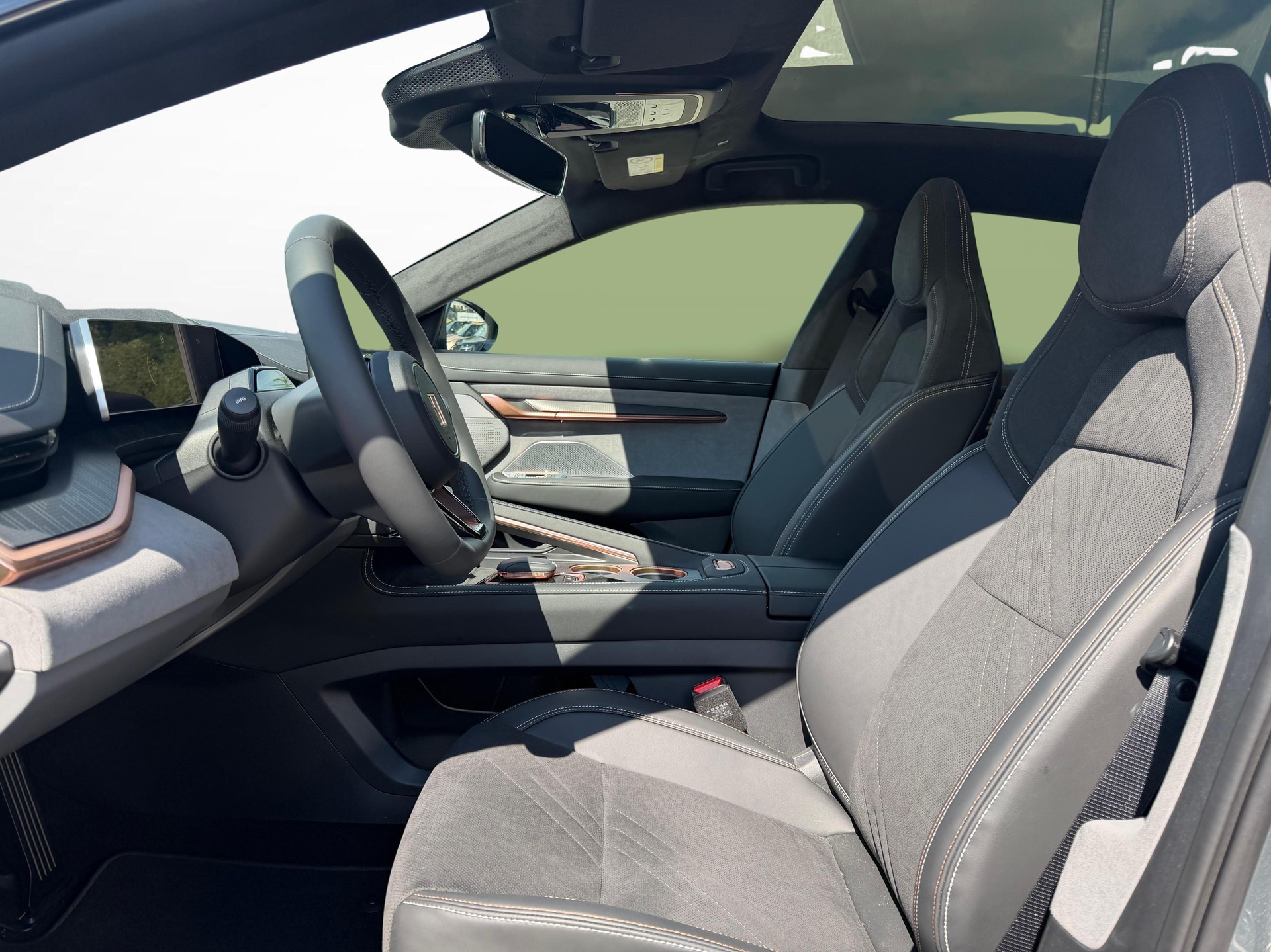 ZEEKR 001 Privilege AWD-showroom-element-1