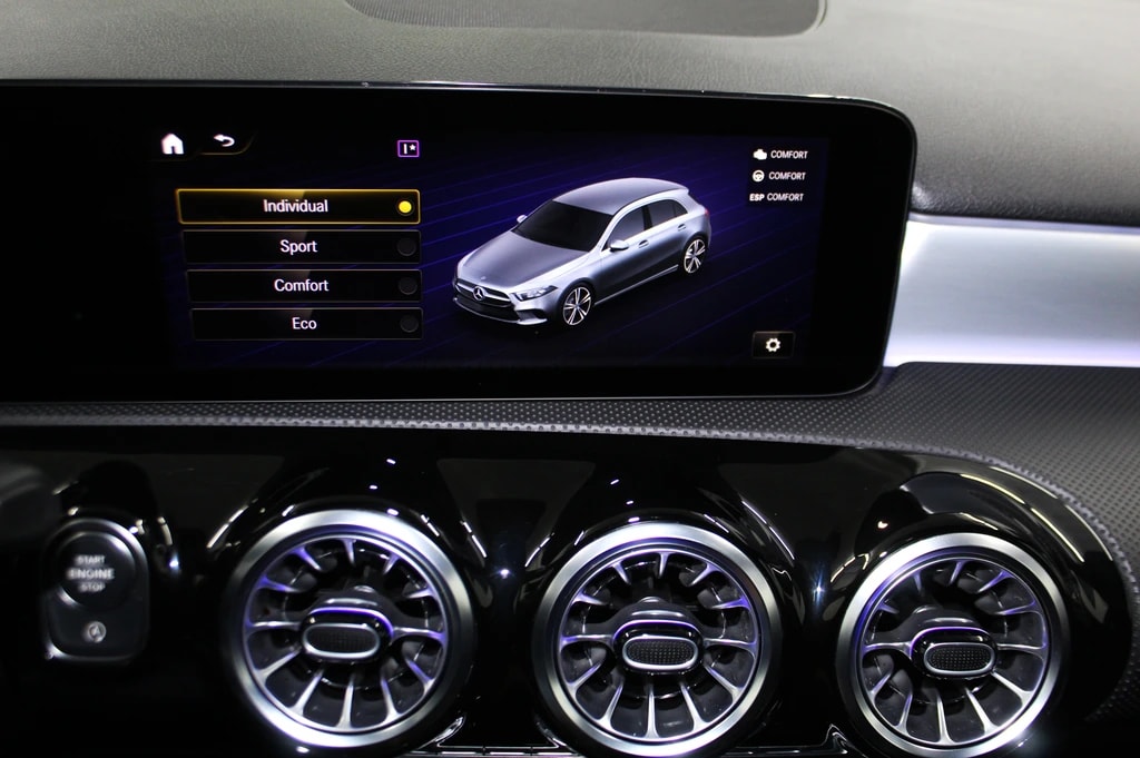MERCEDES-BENZ A 250 4Matic AMG Line 4Matic 7G-DCT Sport- Paket Black / CH-Fahrzeug-image-27