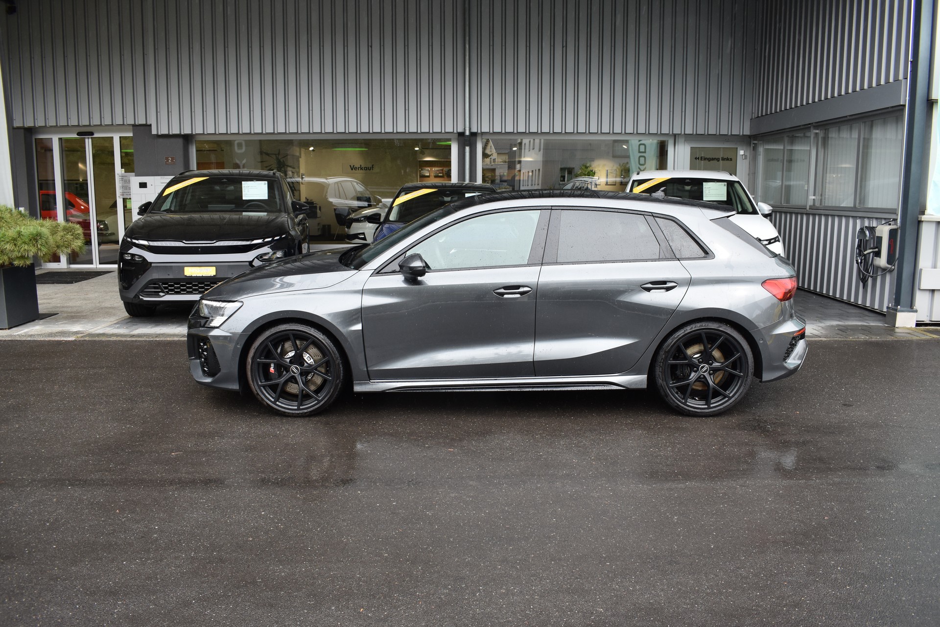 AUDI RS3 Limousine 2.5 TSI quattro S-tronic-showroom-element-2