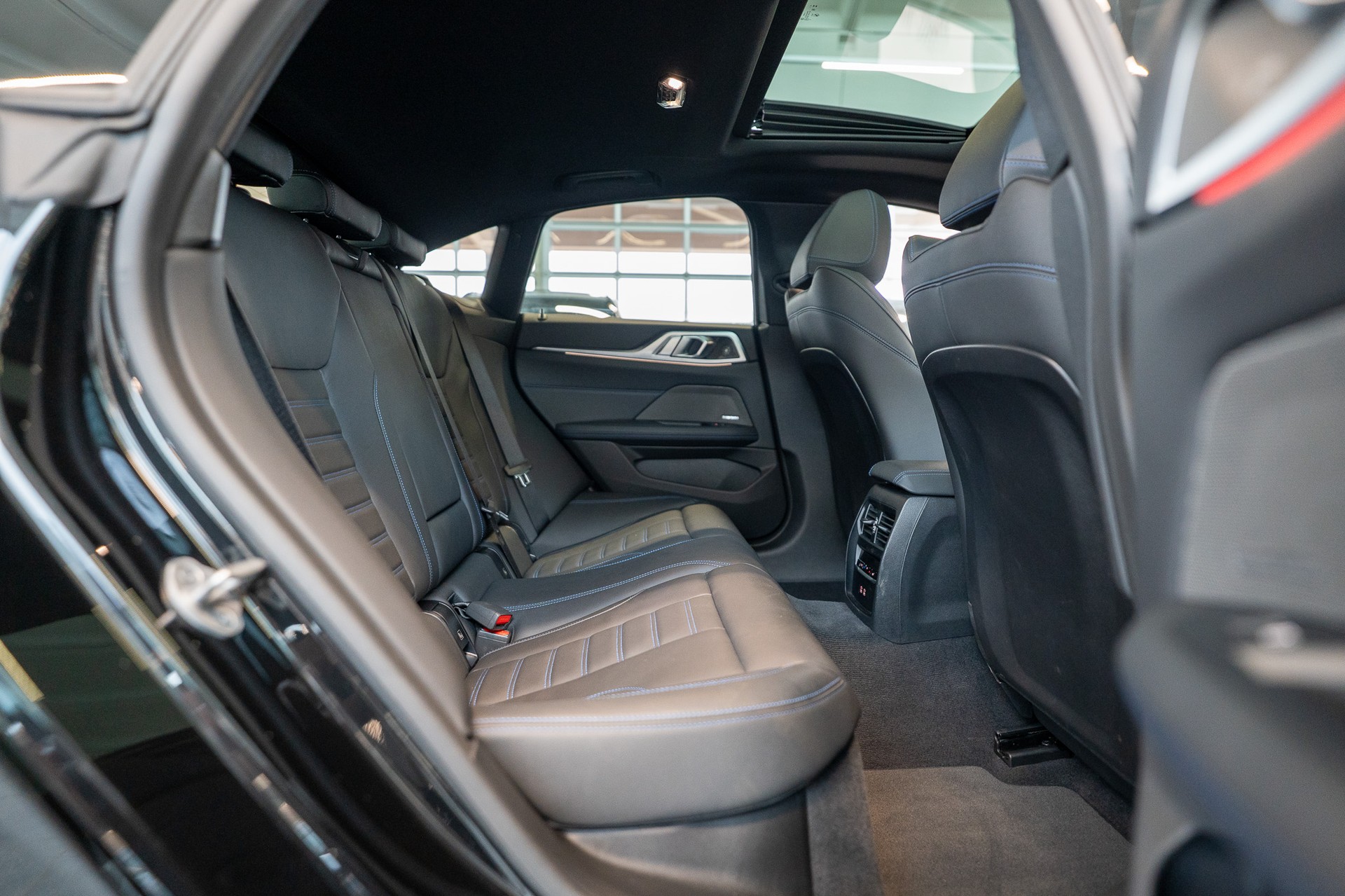 BMW M440i xDrive Gran Coupé M Sport Pro / LCI / Glasdach / 360°Kamera / HeadUp-image-12