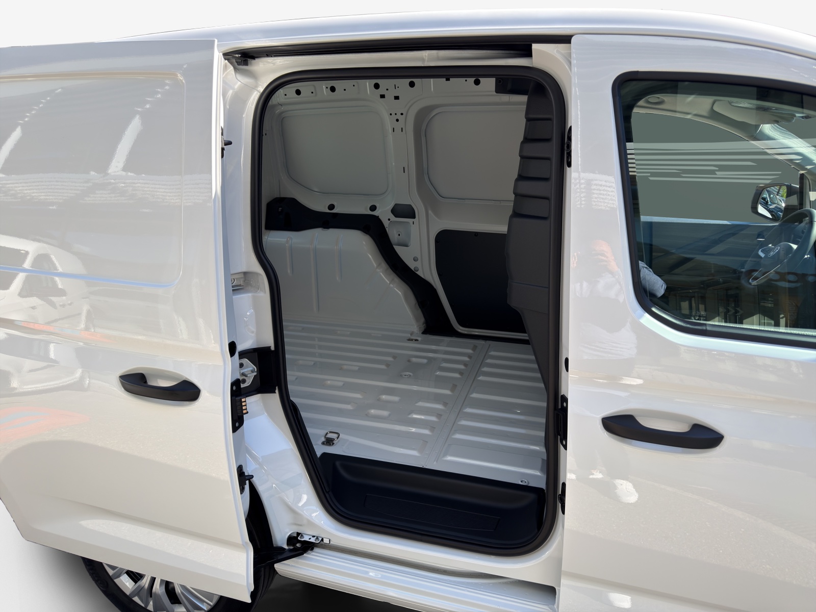 VW Caddy Cargo 1.5 TSI Plug in Hybrid DSG-image-11