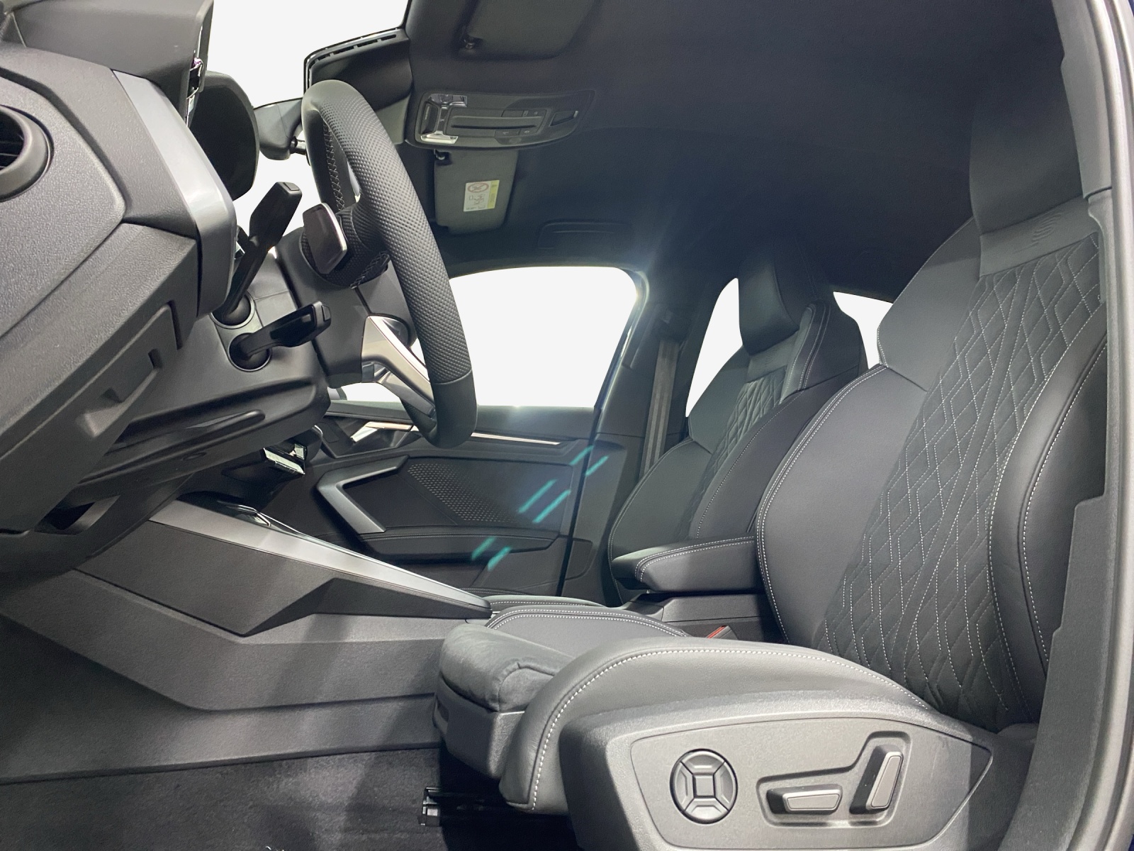 AUDI A3 Sportback TFSI 110 kW S line S tronic-image-7