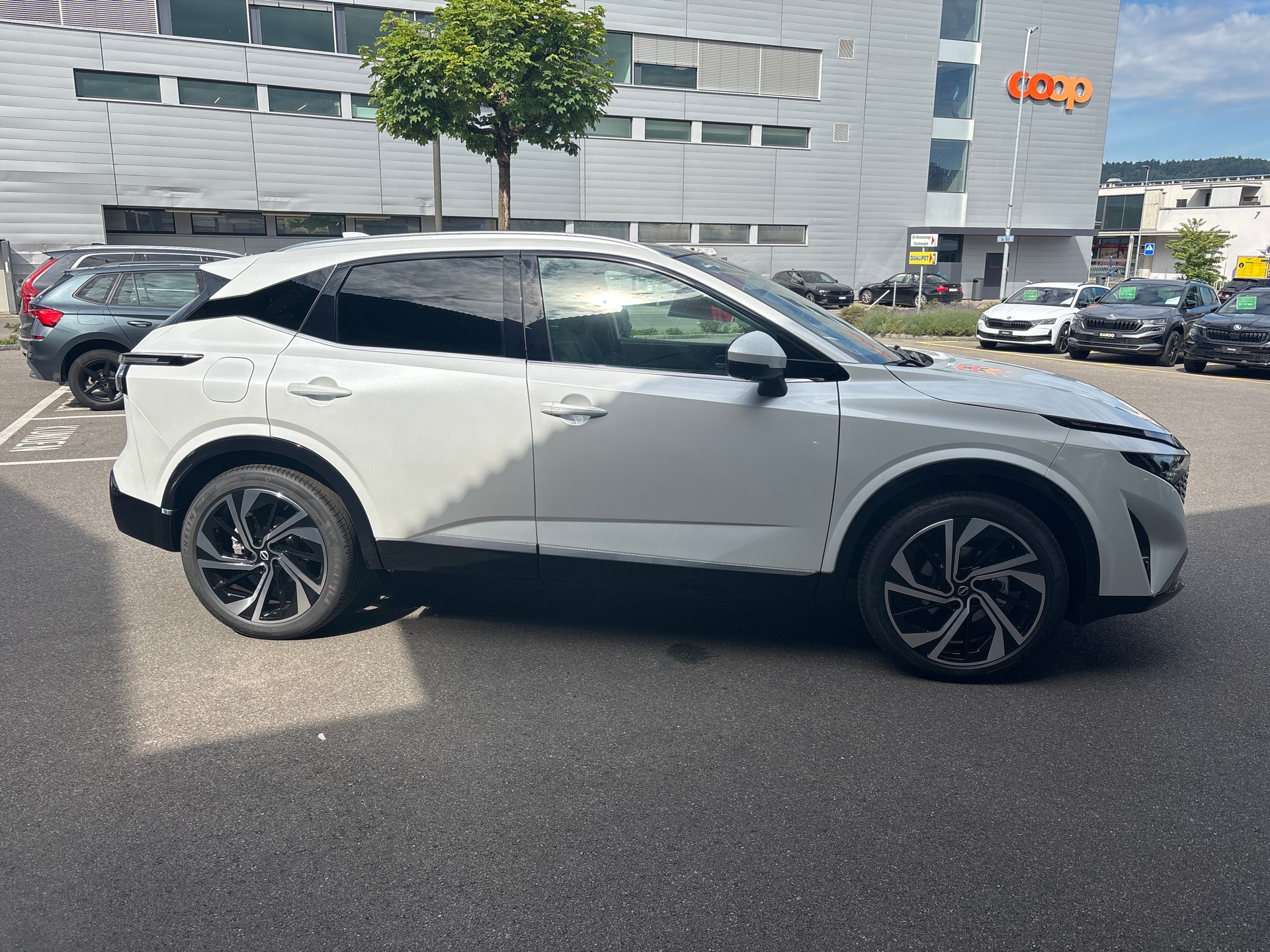 NISSAN Qashqai 1.3 DIG-T MHEV Tekna+ Xtronic 4x4-image-4