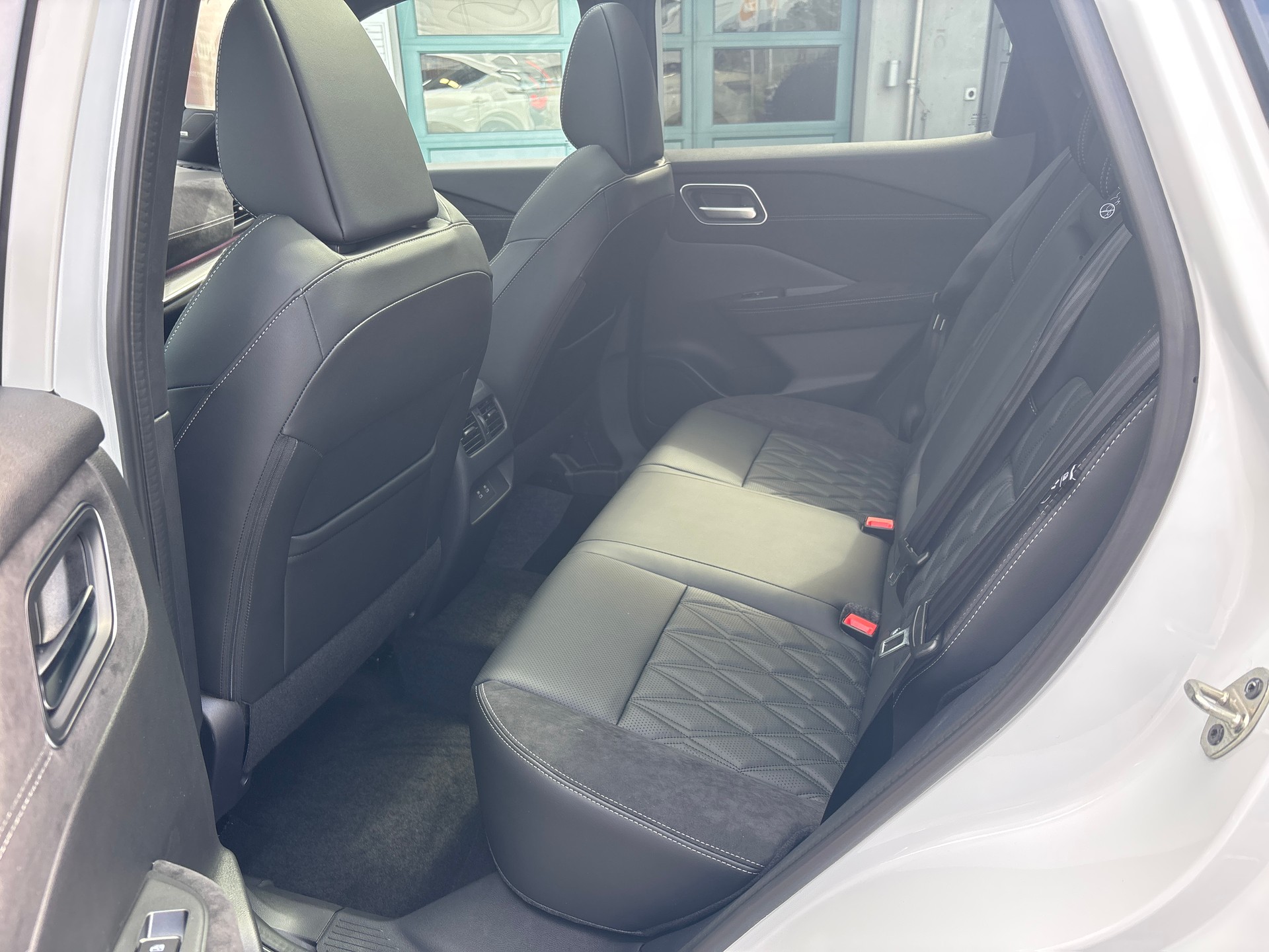 NISSAN Qashqai 1.3 DIG-T MHEV Tekna+ Xtronic 4x4-image-15
