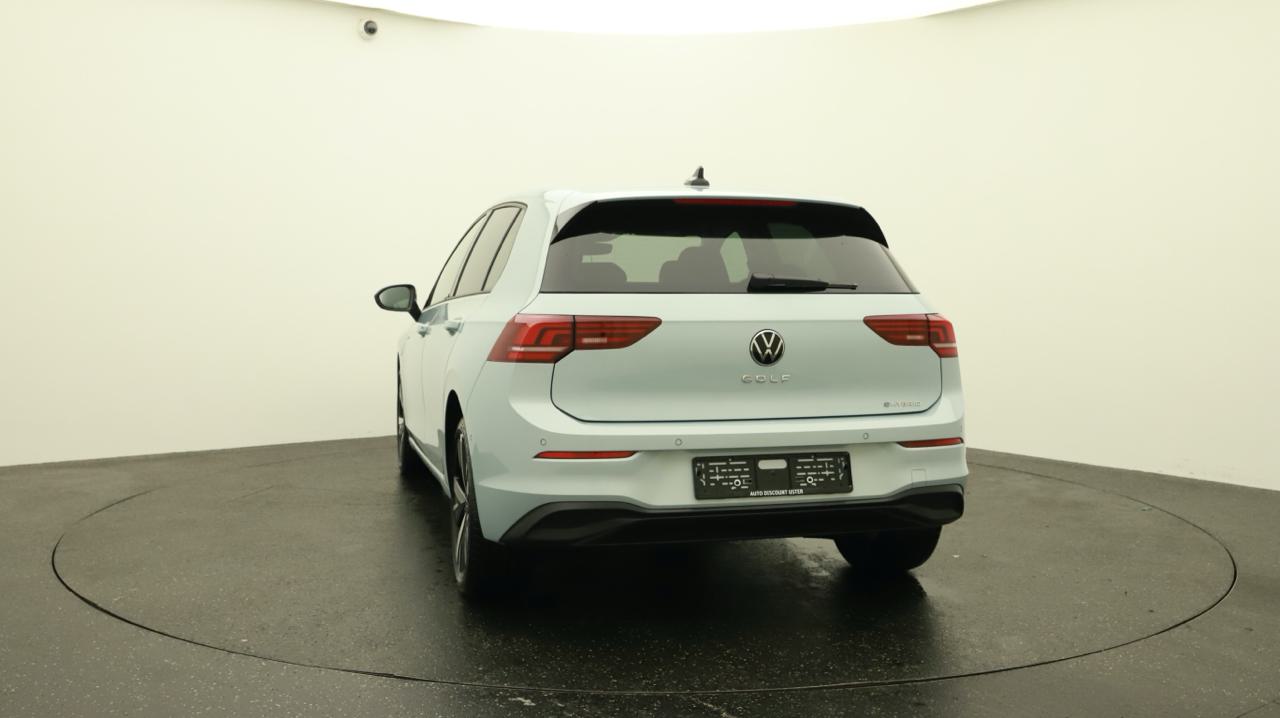 VW Golf VIII 1.5 TSI PHEV Limited-showroom-element-3