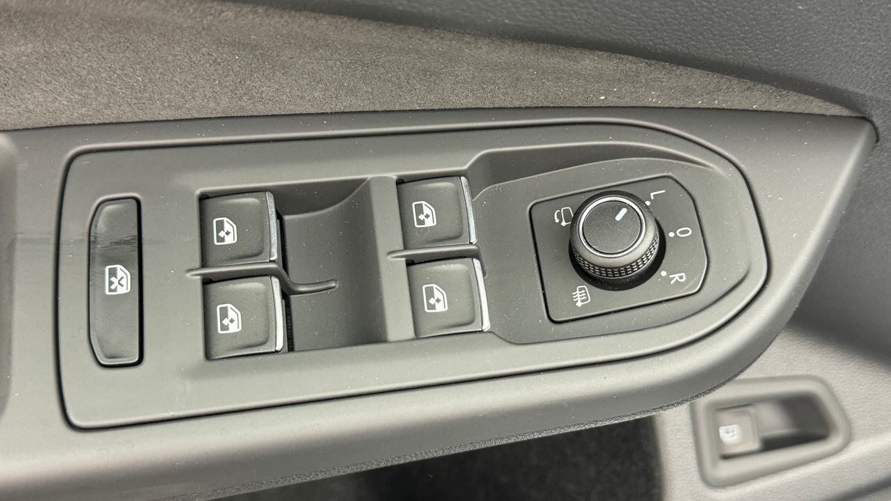 VW Golf VIII 1.5 TSI PHEV Limited-image-8