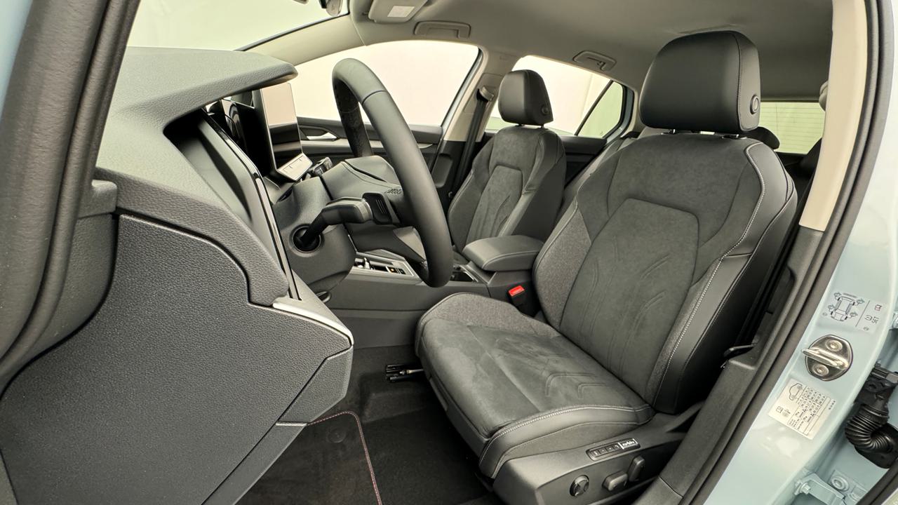 VW Golf VIII 1.5 TSI PHEV Limited-image-4