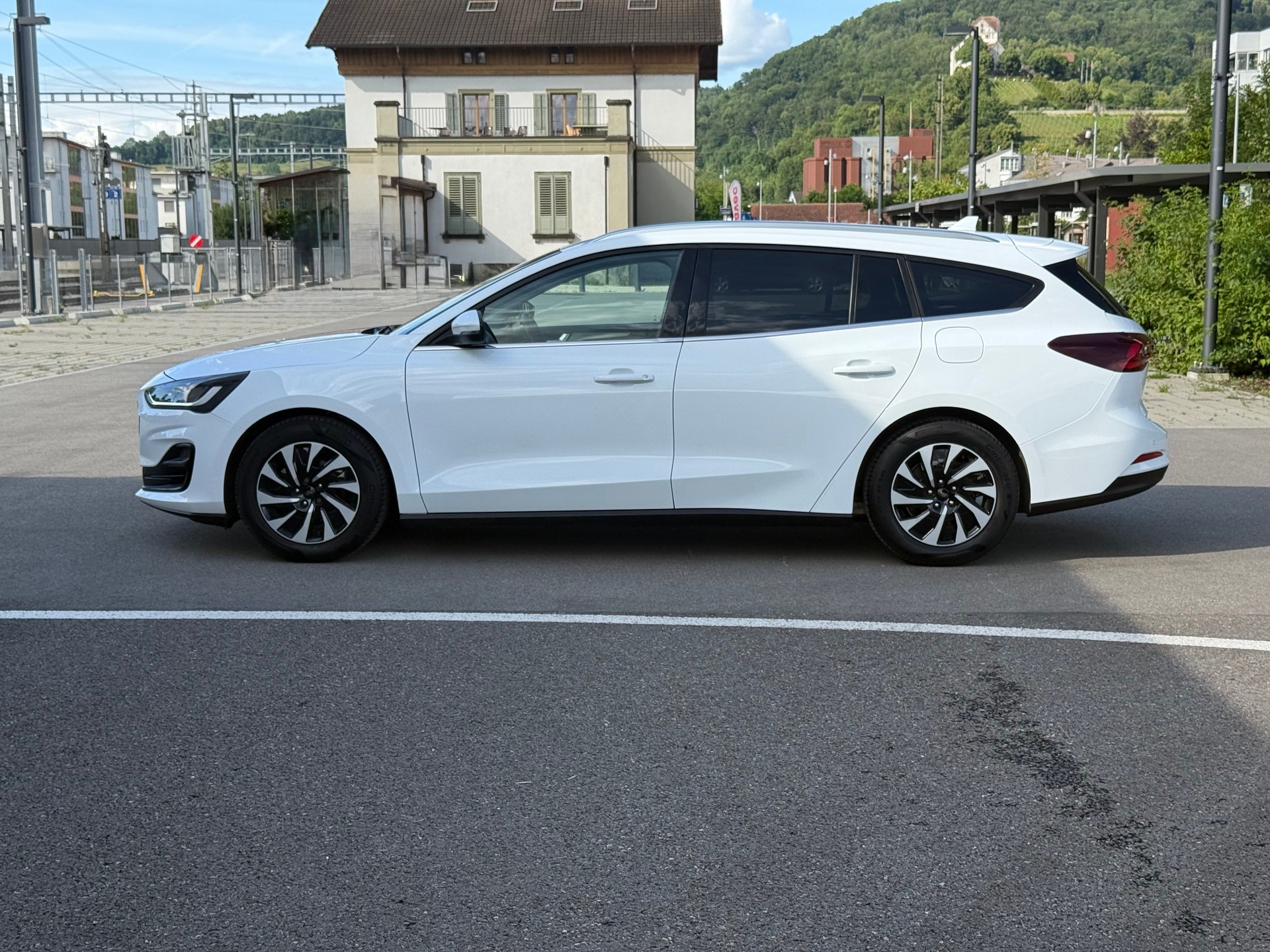 FORD Focus 1.0 MHEV Titanium X Automat-image-1