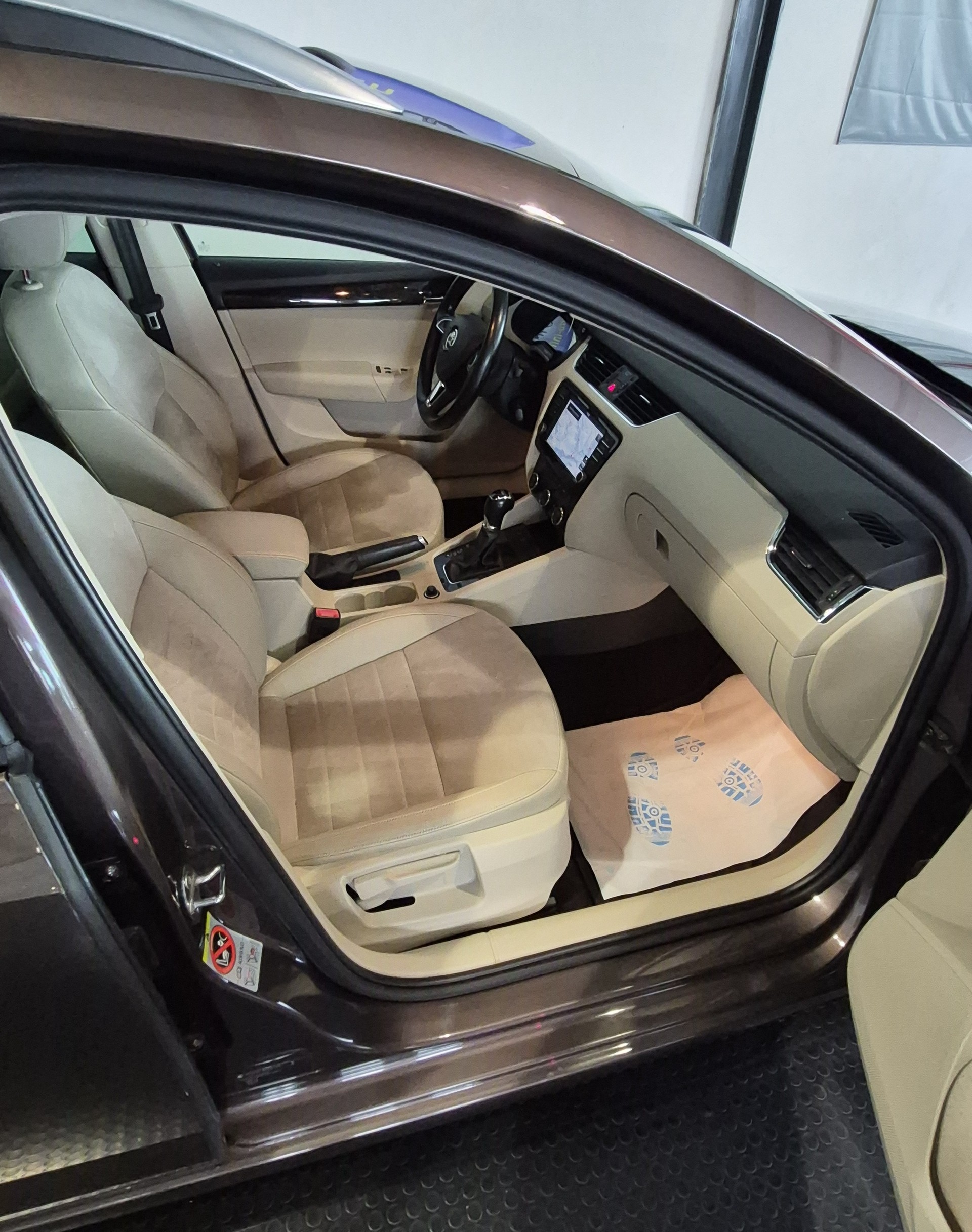 SKODA Octavia Combi 1.8 TSI Elegance DSG-image-7
